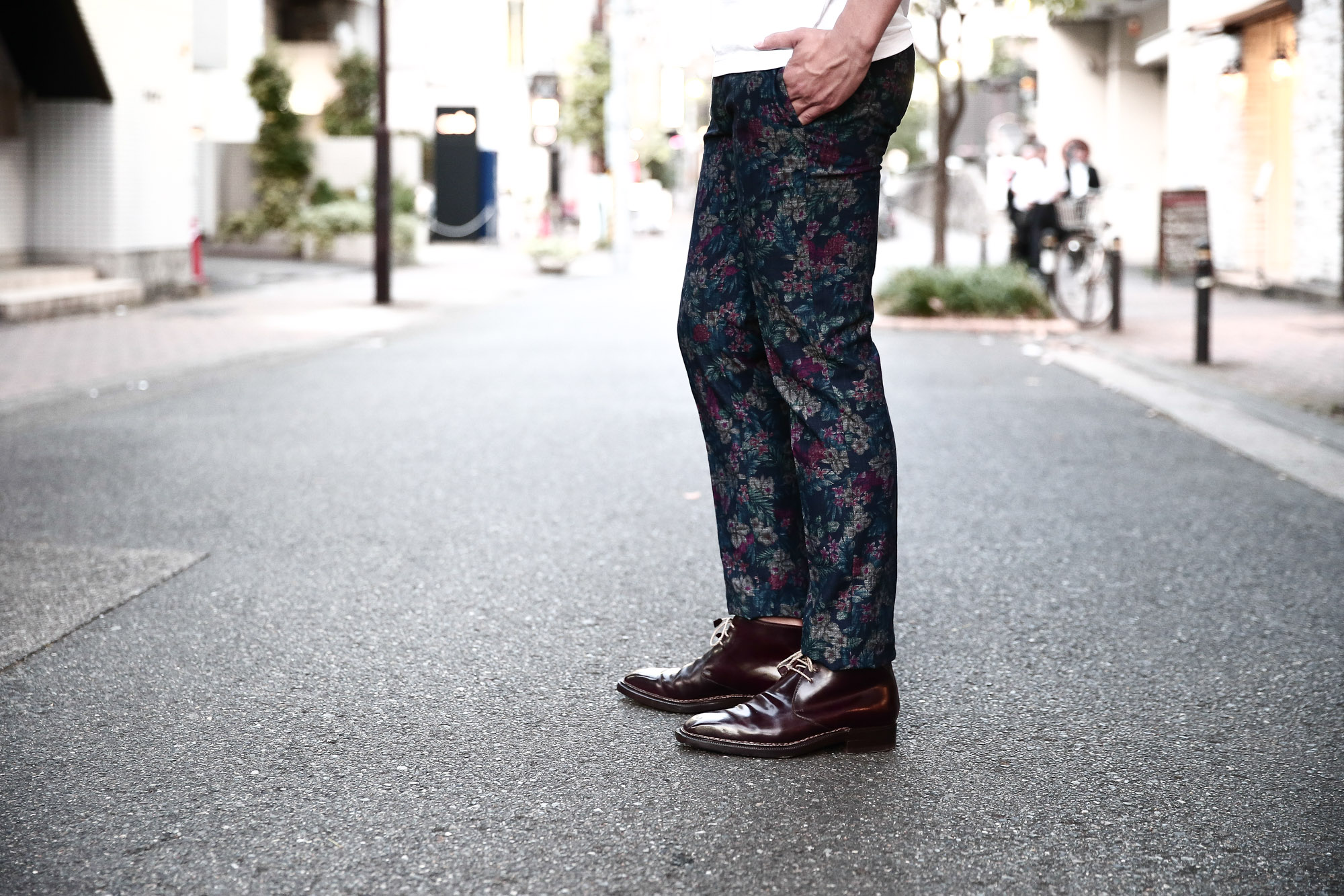 INCOTEX インコテックス 1WT13T SLIMFIT スリムフィット Y.D.FLORAL PRINT LIGHT CANVAS フラワープリント スラックス NAVY ネイビー 820 愛知 名古屋 Alto e Diritto アルト エ デリット ENZOBONAFE チャッカブーツ コードバン バーガンディー コーディネート 画像。