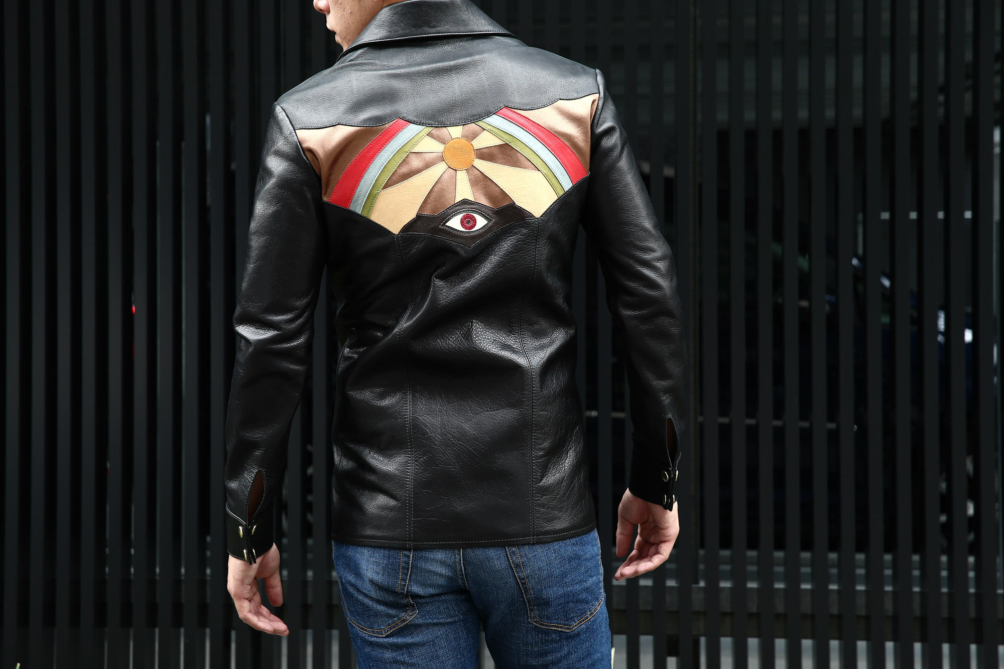 South Paradiso Leather(サウスパラディソレザー) East West(イーストウエスト) ILLUMINATI RAINBOW SHIRTS(イルミナティレインボーシャツ) レザーシャツ BLACK(ブラック) バックスタイル画像。