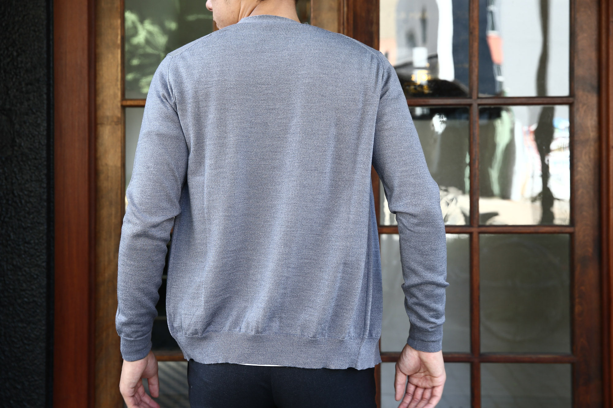 ZANONE(ザノーネ) CARDIGAN Sweaters V-Neck 811823 z0210 VIRGIN WOOL 100％ ハイゲージニット ウールニット　カーディガン GREY(グレー・Z3093) のコーディネート画像。2016年秋冬 新作 名古屋 愛知 Alto e Diritto 入荷しました。