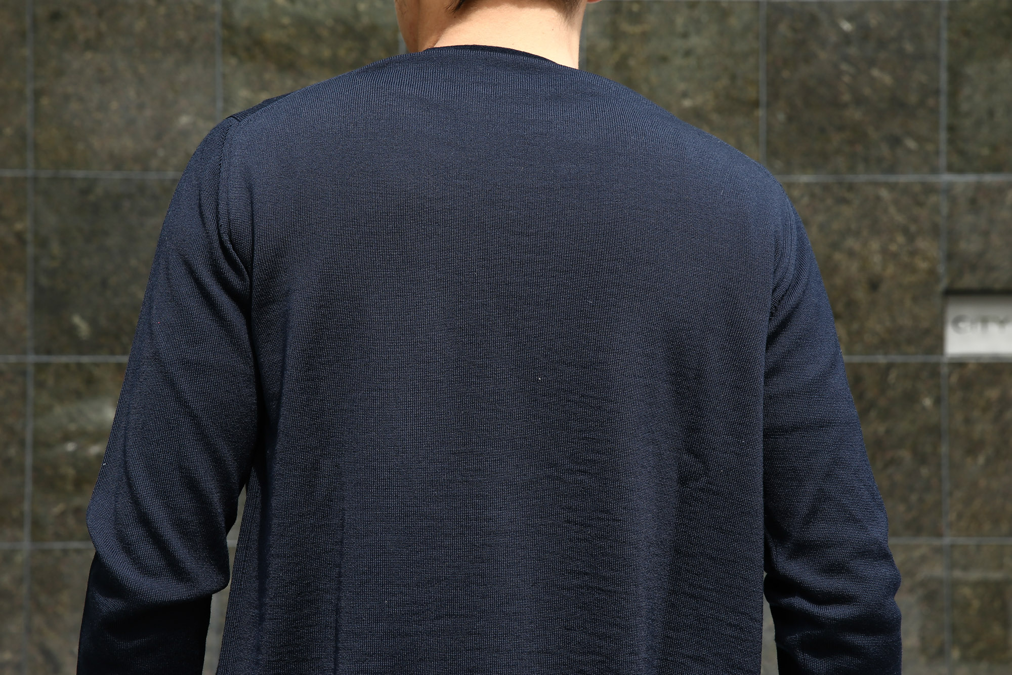 ZANONE(ザノーネ) CARDIGAN Sweaters V-Neck 811823 z0210 VIRGIN WOOL 100％ ハイゲージニット ウールニット　カーディガン NAVY(ネイビー・Z1375) のコーディネート画像。2016年秋冬 新作 名古屋 愛知 Alto e Diritto 入荷しました。