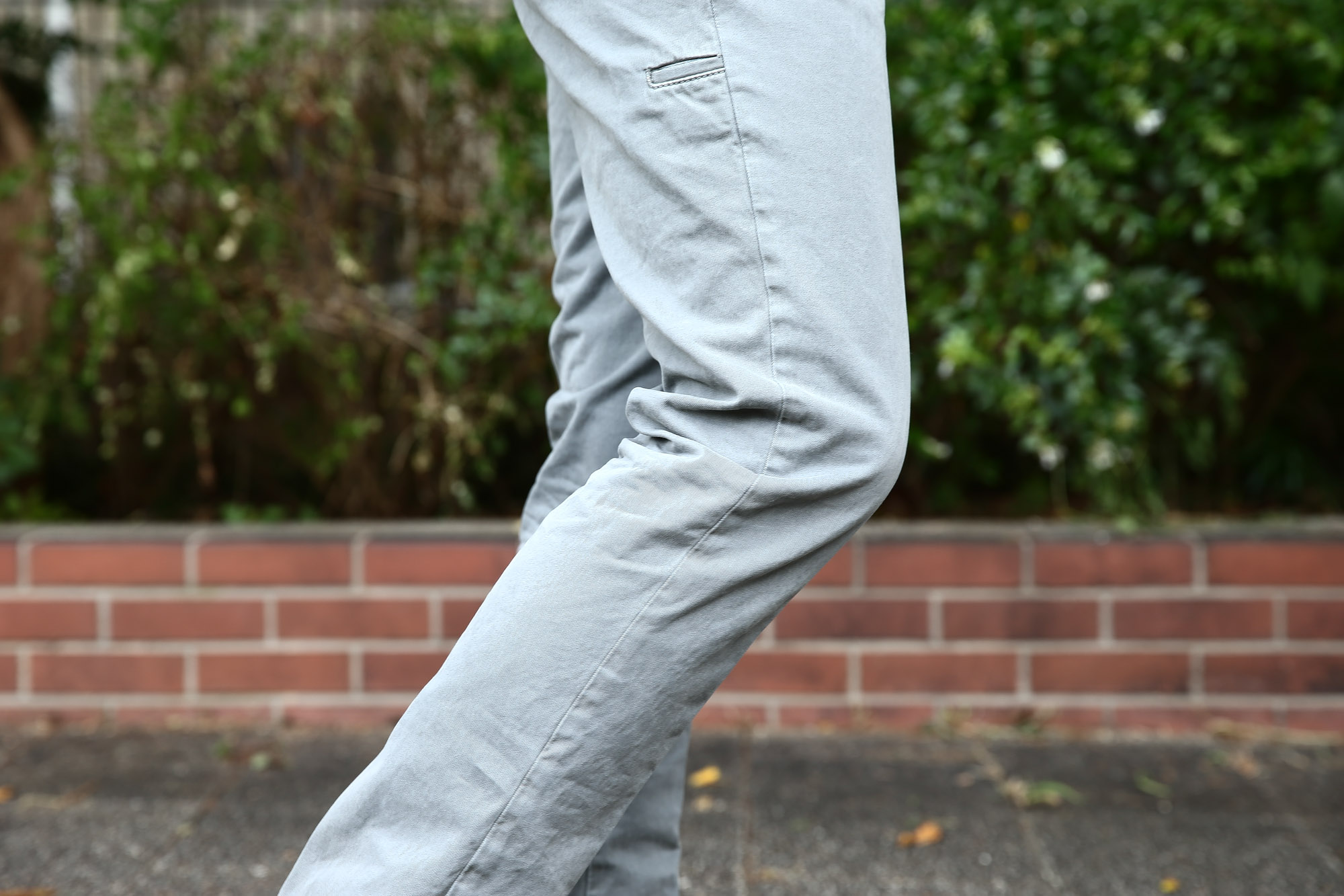 INCOTEX SLACKS（インコテックススラックス） 1ST696 SLIM FIT MENDED 2PLY CHINO ダメージ リペア チノパンツ GRAY (グレー・912) 2016 秋冬新作 のコーディネート画像。愛知 名古屋 Alto e Diritto アルト エ デリット インコテックス メンパン 綿パン 