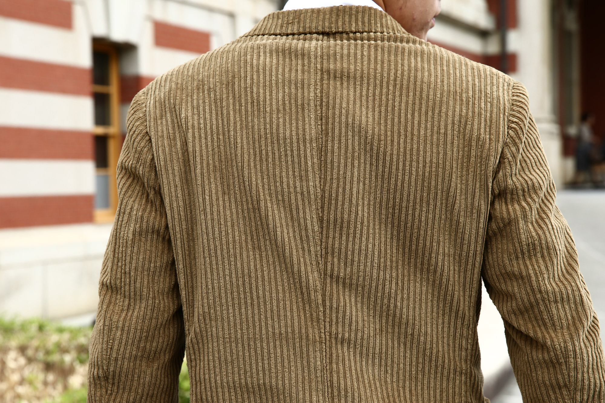 MONTEDORO (モンテドーロ) Corduroy 2B Jacket Wale Garment dyed Corduroy 2Bジャケット テーラード コーデュロイ ジャケット BEIGE (ベージュ・756) 2016 秋冬新作 のコーディネート画像。愛知 名古屋 Alto e Diritto アルト エ デリット ジャケットスタイル ジャケパン イタリア　クラシコ ピッティー