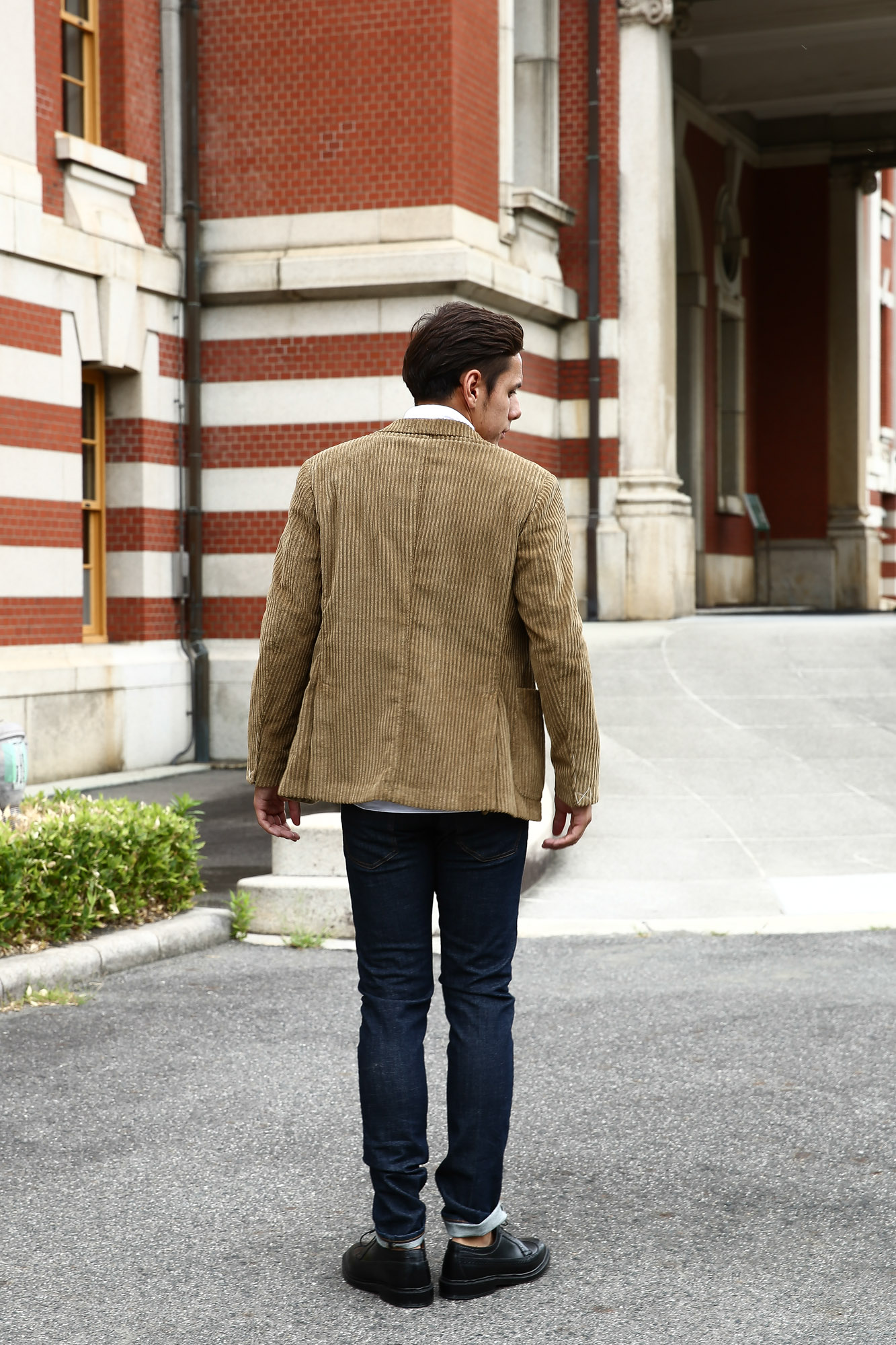 MONTEDORO (モンテドーロ) Corduroy 2B Jacket Wale Garment dyed Corduroy 2Bジャケット テーラード コーデュロイ ジャケット BEIGE (ベージュ・756) 2016 秋冬新作 のコーディネート画像。愛知 名古屋 Alto e Diritto アルト エ デリット ジャケットスタイル ジャケパン イタリア　クラシコ ピッティー 