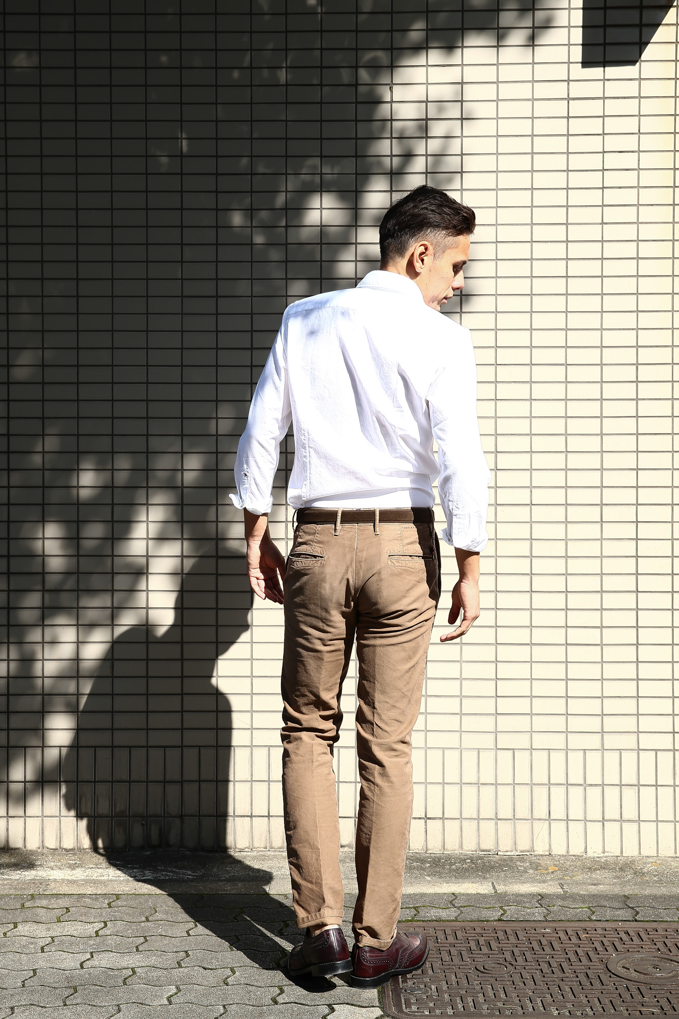 Glanshirt (グランシャツ) JWEEN G6971 OXFORD COTTON 100％ オックスフォードシャツ WHITE (ホワイト・001) MADE IN ITALY(イタリア製) 2016 秋冬新作 のコーディネート画像。 愛知 名古屋Alto e Diritto アルト エ デリット シャツ 白シャツ 36,37,38,39,40,41