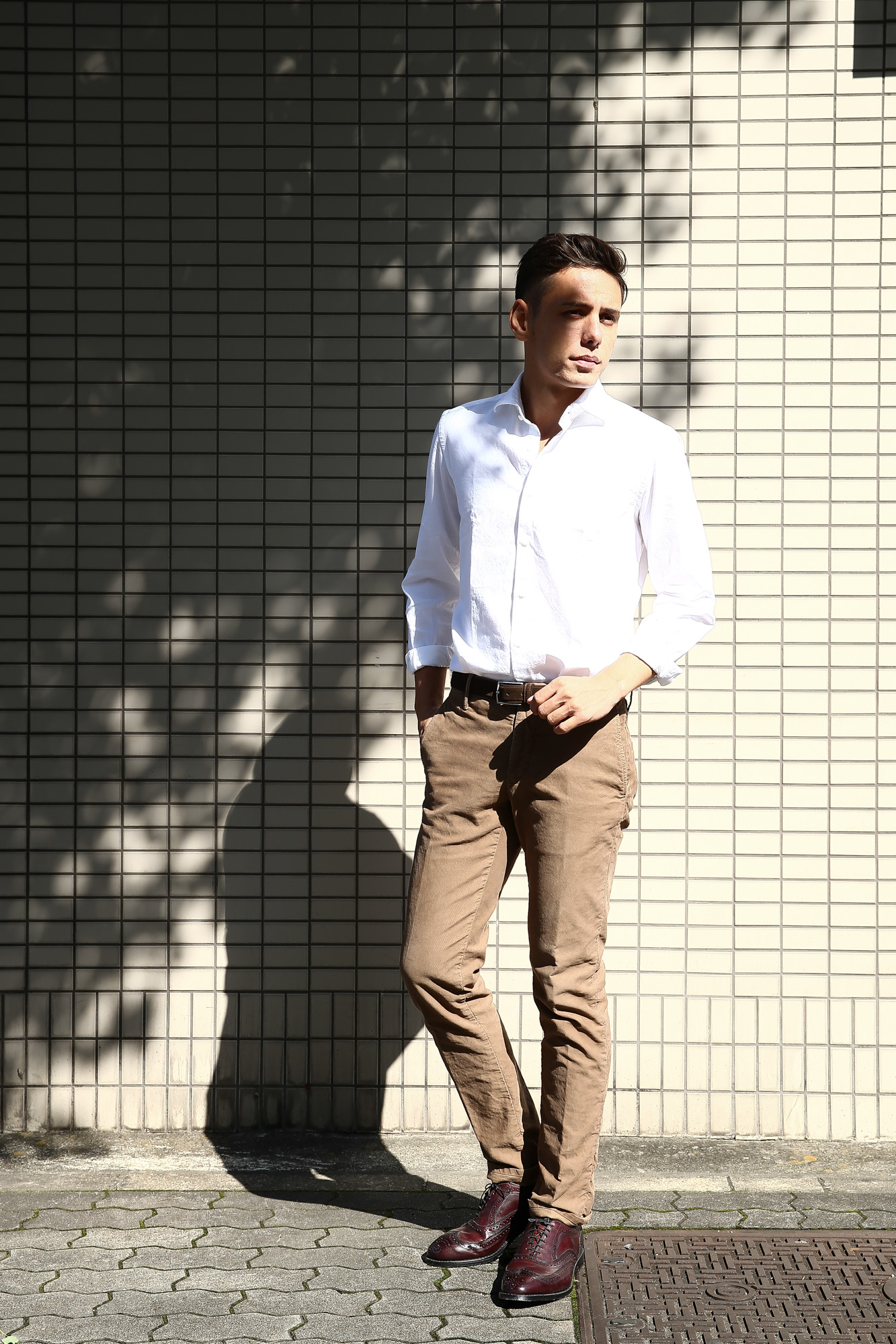 Glanshirt (グランシャツ) JWEEN G6971 OXFORD COTTON 100％ オックスフォードシャツ WHITE (ホワイト・001) MADE IN ITALY(イタリア製) 2016 秋冬新作 のコーディネート画像。 愛知 名古屋Alto e Diritto アルト エ デリット シャツ 白シャツ 36,37,38,39,40,41