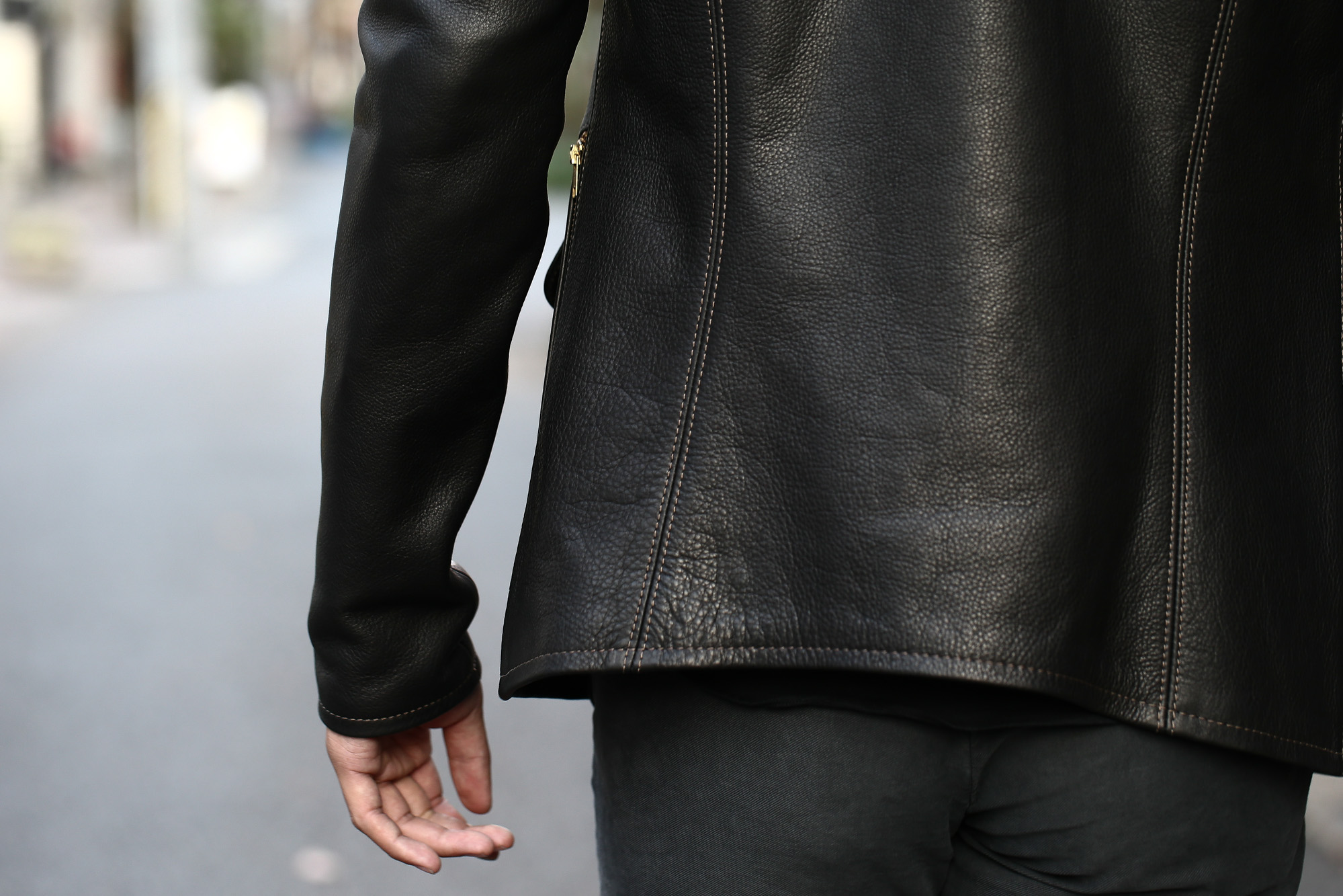 South Paradiso Leather (サウスパラディソレザー) SMOKE スモーク East West イーストウエスト Cow Hide Leather カウハイドレザー レザージャケット BLACK (ブラック) MADE IN USA (アメリカ製) のコーディネート画像。愛知 名古屋 Alto e Diritto アルト エ デリット　パラディソ イーストウエスト スモーク ヴィンテージ アドラー アードラー ウィンチェスター イルミナティレインボーシャツ レザー 革ジャン