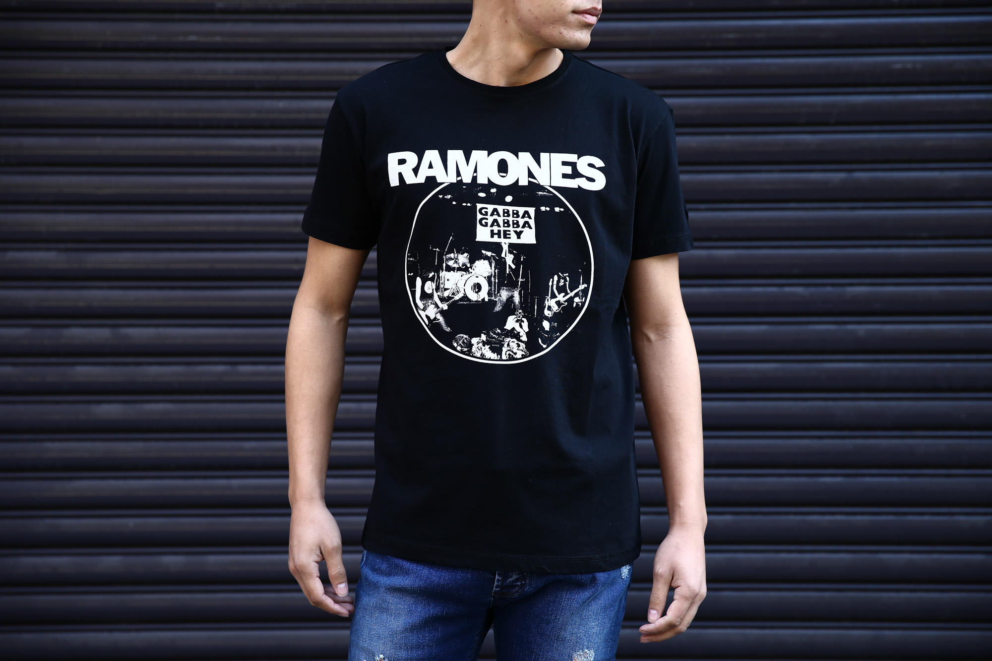 Worn By (ウォーンバイ) GABBA GABBA HEY RAMONES ガバガバヘイ ラモーンズ プリントTシャツ ロックTシャツ バンドTシャツ BLACK (ブラック)  2016 秋冬新作 XS,S,M コーディネート画像。 愛知 名古屋 Alto e Diritto アルト エ デリット バンドT ロックT プリントT ウォーンバイ ライセンスTシャツ VAN バン 名古屋