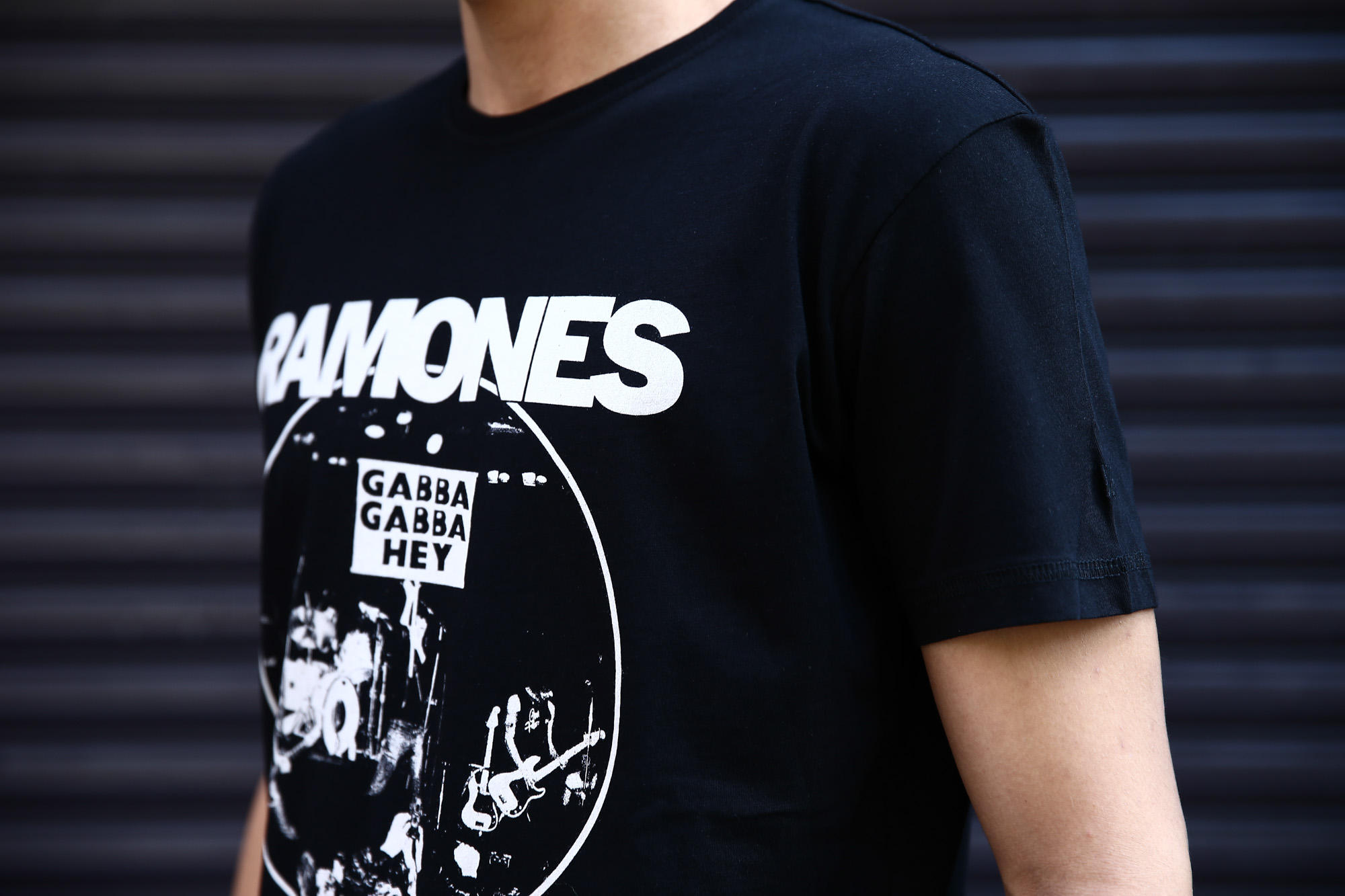 Worn By (ウォーンバイ) GABBA GABBA HEY RAMONES ガバガバヘイ ラモーンズ プリントTシャツ ロックTシャツ バンドTシャツ BLACK (ブラック)  2016 秋冬新作 XS,S,M コーディネート画像。 愛知 名古屋 Alto e Diritto アルト エ デリット バンドT ロックT プリントT ウォーンバイ ライセンスTシャツ VAN バン 名古屋