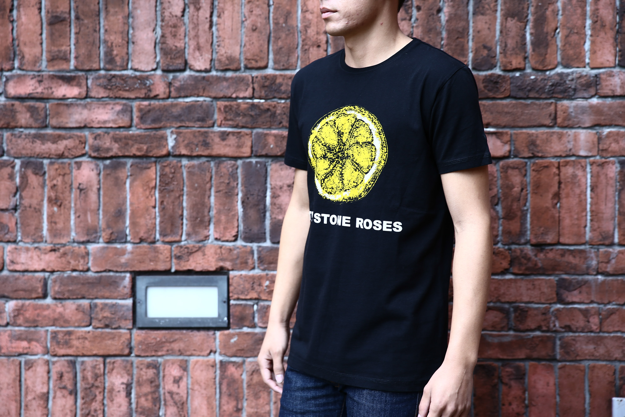 Worn By (ウォーンバイ) STONE ROSES LEMON ザ・ストーンローゼス レモン The Stone Roses ストーン・ローゼズ プリントTシャツ ロックTシャツ バンドTシャツ BLACK (ブラック)  2016 秋冬新作 XS,S,M コーディネート画像。 愛知 名古屋 Alto e Diritto アルト エ デリット バンドT ロックT プリントT ウォーンバイ ライセンスTシャツ VAN バン 名古屋