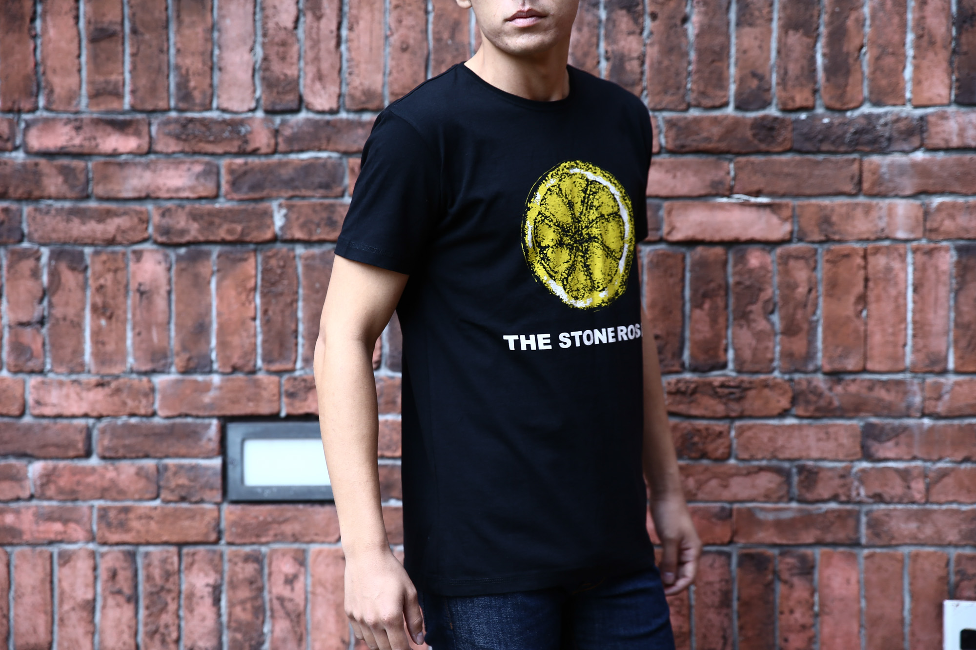 Worn By (ウォーンバイ) STONE ROSES LEMON ザ・ストーンローゼス レモン The Stone Roses ストーン・ローゼズ プリントTシャツ ロックTシャツ バンドTシャツ BLACK (ブラック)  2016 秋冬新作 XS,S,M コーディネート画像。 愛知 名古屋 Alto e Diritto アルト エ デリット バンドT ロックT プリントT ウォーンバイ ライセンスTシャツ VAN バン 名古屋