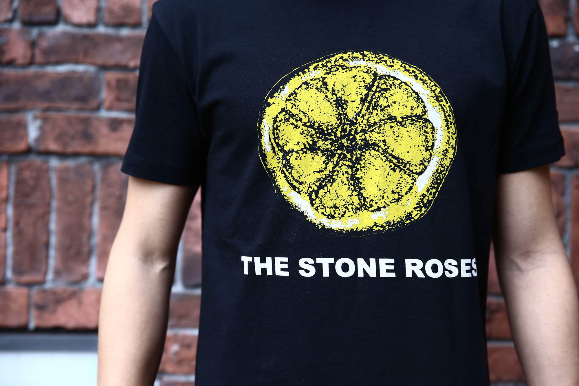 Worn By (ウォーンバイ) STONE ROSES LEMON ザ・ストーンローゼス レモン The Stone Roses ストーン・ローゼズ プリントTシャツ ロックTシャツ バンドTシャツ BLACK (ブラック)  2016 秋冬新作 XS,S,M コーディネート画像。 愛知 名古屋 Alto e Diritto アルト エ デリット バンドT ロックT プリントT ウォーンバイ ライセンスTシャツ VAN バン 名古屋