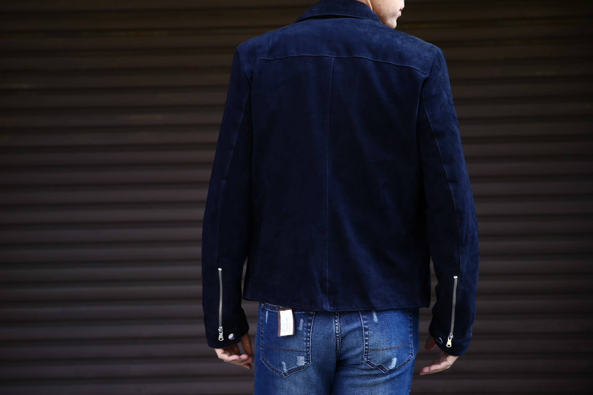 Radice  ラディーチェ 1008 Suede Leather Jacket スエードレザー Suede Lamb Nappa スエードラムナッパレザー SLIM FIT スリムフィット シングルレザージャケット NAVY (ネイビー) MADE IN ITALY(イタリア製) のコーディネートスタイル。愛知 名古屋 Alto e Diritto アルト エ デリット ラディーチェ レザージャケット 42,44,46,48,50,52,54