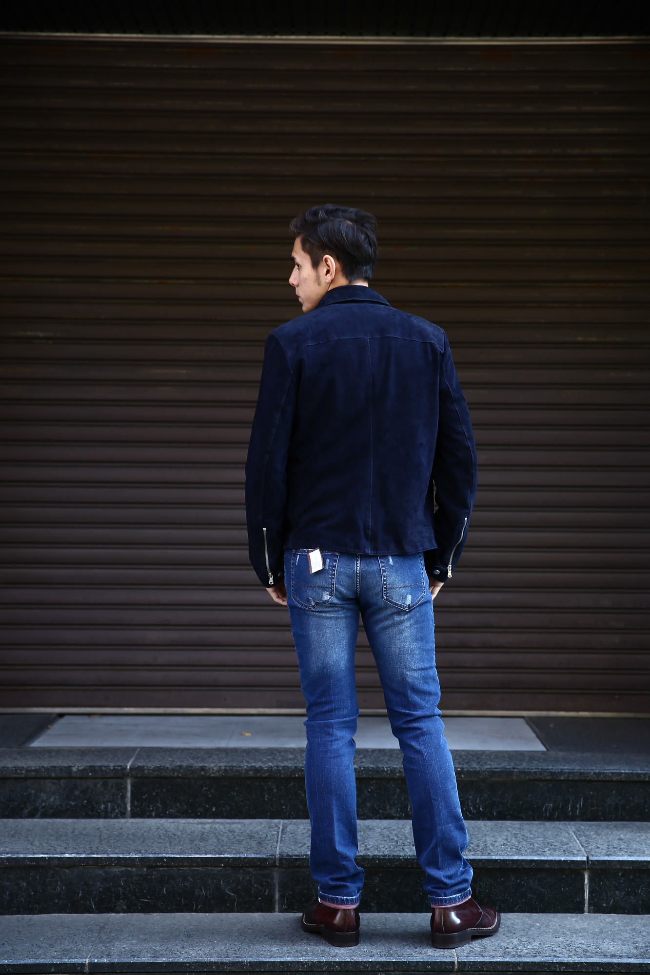 Radice  ラディーチェ 1008 Suede Leather Jacket スエードレザー Suede Lamb Nappa スエードラムナッパレザー SLIM FIT スリムフィット シングルレザージャケット NAVY (ネイビー) MADE IN ITALY(イタリア製) のコーディネートスタイル。愛知 名古屋 Alto e Diritto アルト エ デリット ラディーチェ レザージャケット 42,44,46,48,50,52,54