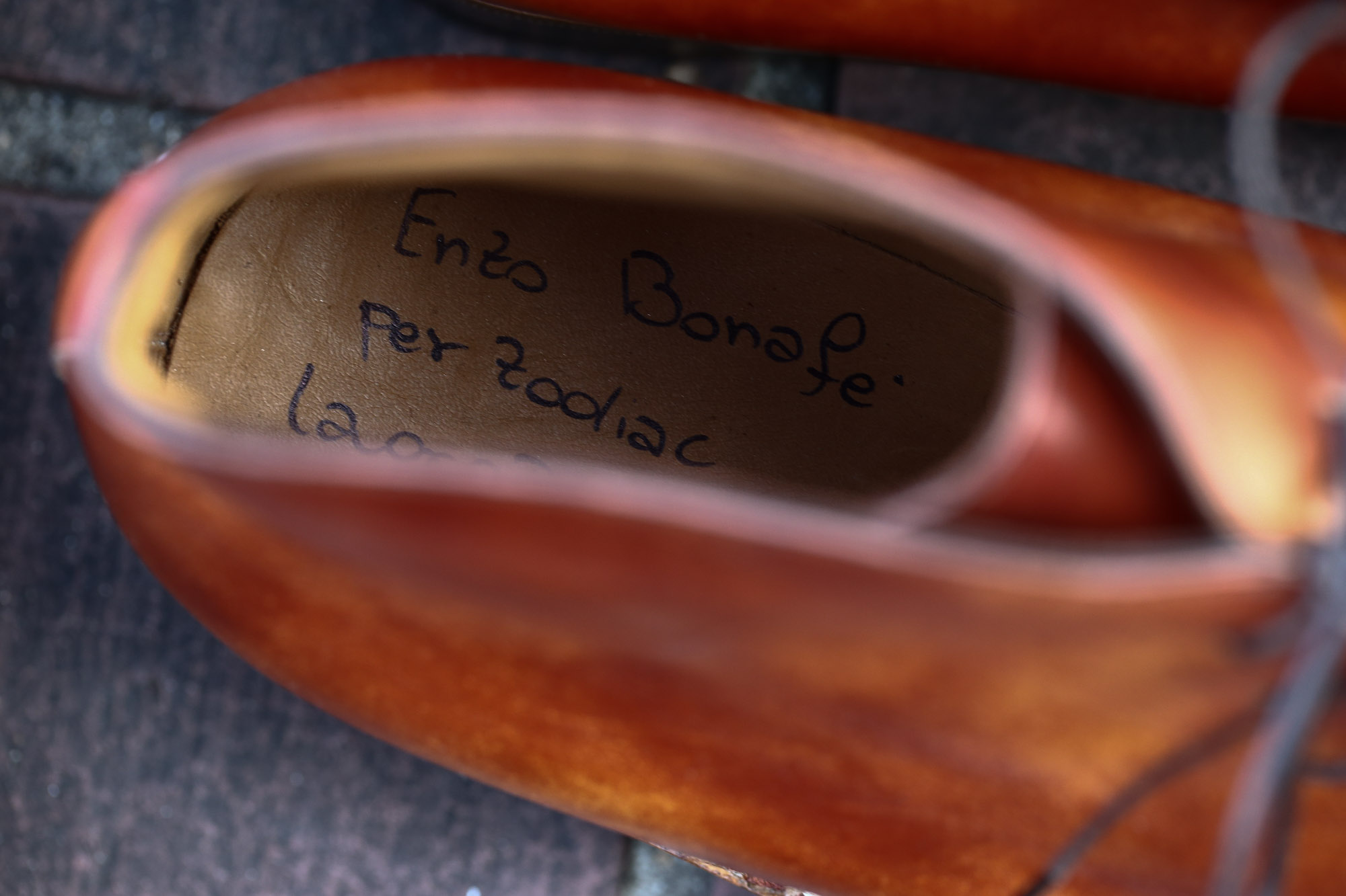 ENZO BONAFE (エンツォボナフェ) ART.3722 Chukka boots チャッカブーツ Bonaudo Museum Calf Leather ボナウド社 ミュージアムカーフレザー ノルベジェーゼ製法 レザーソール チャッカブーツ NEW GOLD (ニューゴールド) made in Italy(イタリア製) 2017 春夏新作 愛知 名古屋 Alto e Diritto アルト エ デリット エンツォボナフェ ボナフェ ベネチアンクリーム JOHN LOBB ジョンロブ CHURCH’S チャーチ JOSEPH CHEANEY ジョセフチーニー CORTHAY コルテ ALFRED SARGENT アルフレッドサージェント CROCKETT&JONES クロケットジョーンズ F.LLI GIACOMETTI フラテッリジャコメッティ ENZO BONAFE エンツォボナフェ BETTANIN&VENTURI ベッタニンヴェントゥーリ JALAN SRIWIJAYA ジャランスリウァヤ J.W.WESTON ジェイエムウエストン SANTONI サントーニ SERGIO ROSSI セルジオロッシ CARMINA カルミナ