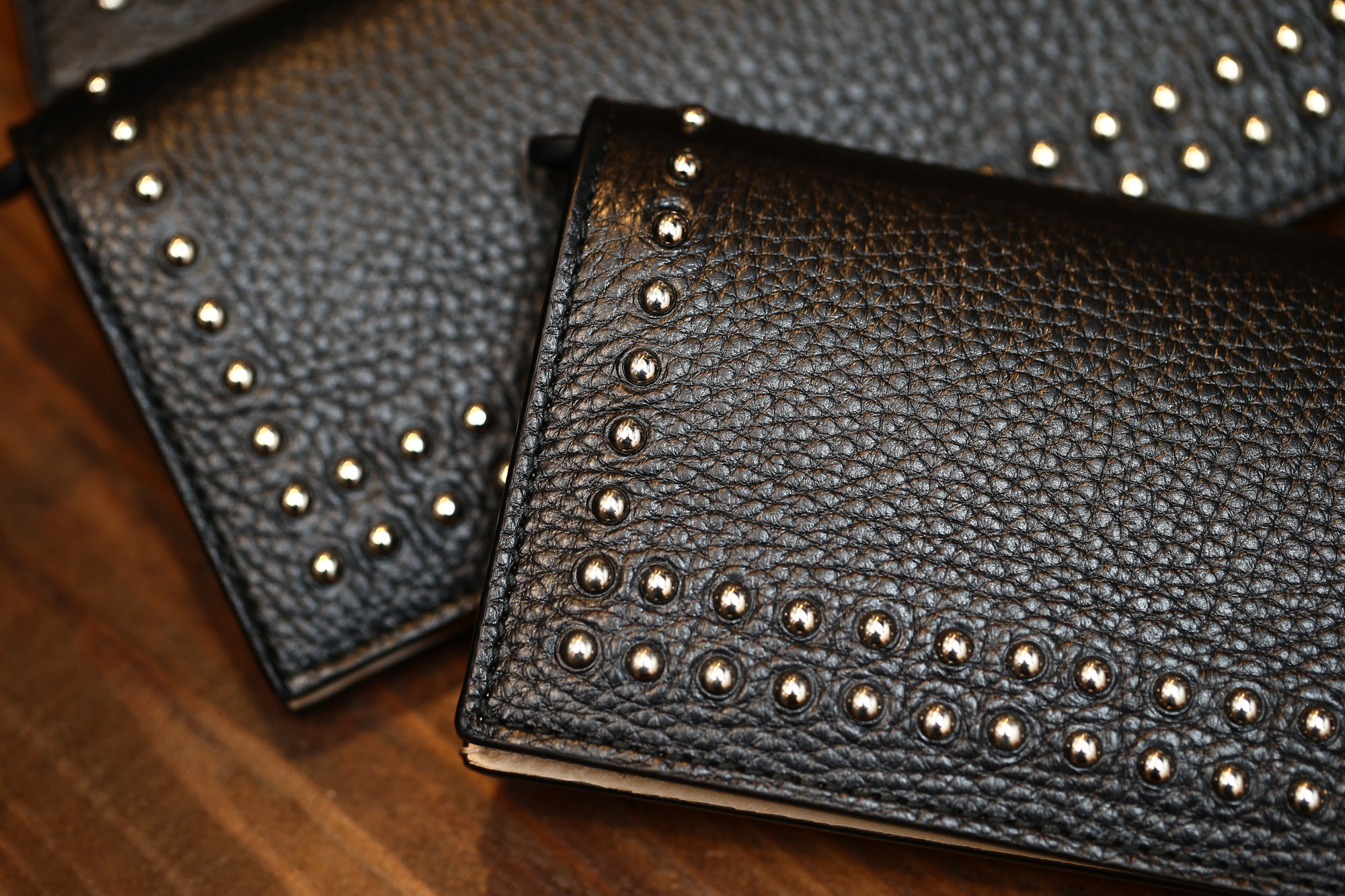 J&M DAVIDSON (ジェイアンドエムデヴィッドソン) STUDS WALLET スタッズ ウォレット 10081N GRAIN LEATHER グレインレザー 長財布 ウォレット BLACK (ブラック・999) Made in spain (スペイン製) 2017 春夏新作 JMDAVIDSON ジェイエムデヴィッドソン 財布 JETSET 愛知 名古屋 Alto e Diritto アルト エ デリット