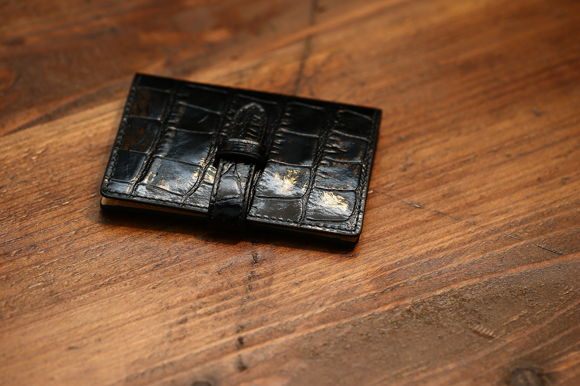 J&M DAVIDSON (ジェイアンドエムデヴィッドソン) VISIT CARD HOLDER (ヴィジット カード ホルダー) 7528 MOCK CROC (クロコダイル型押し) カードケース BLACK (ブラック・999) Made in spain (スペイン製) 2017 春夏新作 JMDAVIDSON ジェイエムデヴィッドソン 財布 カードケース JETSET 愛知 名古屋 Alto e Diritto アルト エ デリット バック カーニバル トートバック ウォレット