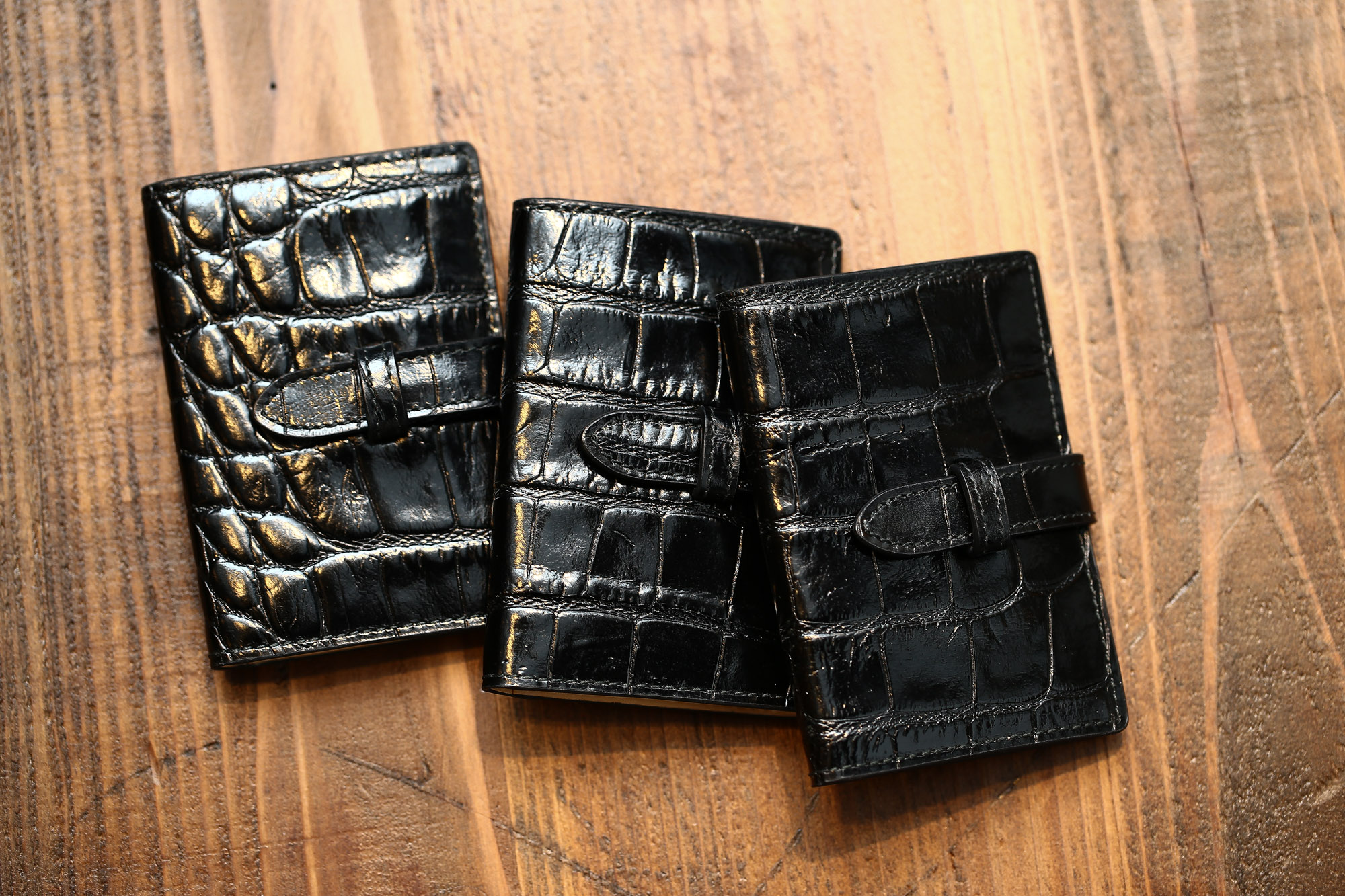 J&M DAVIDSON (ジェイアンドエムデヴィッドソン) VISIT CARD HOLDER (ヴィジット カード ホルダー) 7528 MOCK CROC (クロコダイル型押し) カードケース BLACK (ブラック・999) Made in spain (スペイン製) 2017 春夏新作 JMDAVIDSON ジェイエムデヴィッドソン 財布 カードケース JETSET 愛知 名古屋 Alto e Diritto アルト エ デリット バック カーニバル トートバック ウォレット