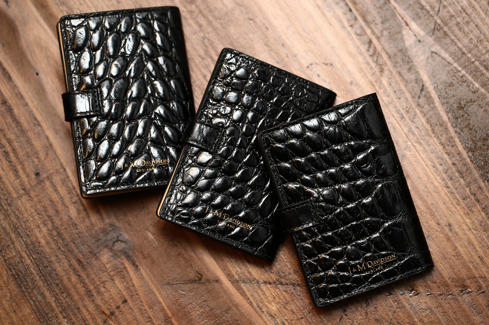 J&M DAVIDSON (ジェイアンドエムデヴィッドソン) VISIT CARD HOLDER (ヴィジット カード ホルダー) 7528 MOCK CROC (クロコダイル型押し) カードケース BLACK (ブラック・999) Made in spain (スペイン製) 2017 春夏新作 JMDAVIDSON ジェイエムデヴィッドソン 財布 カードケース JETSET 愛知 名古屋 Alto e Diritto アルト エ デリット バック カーニバル トートバック ウォレット