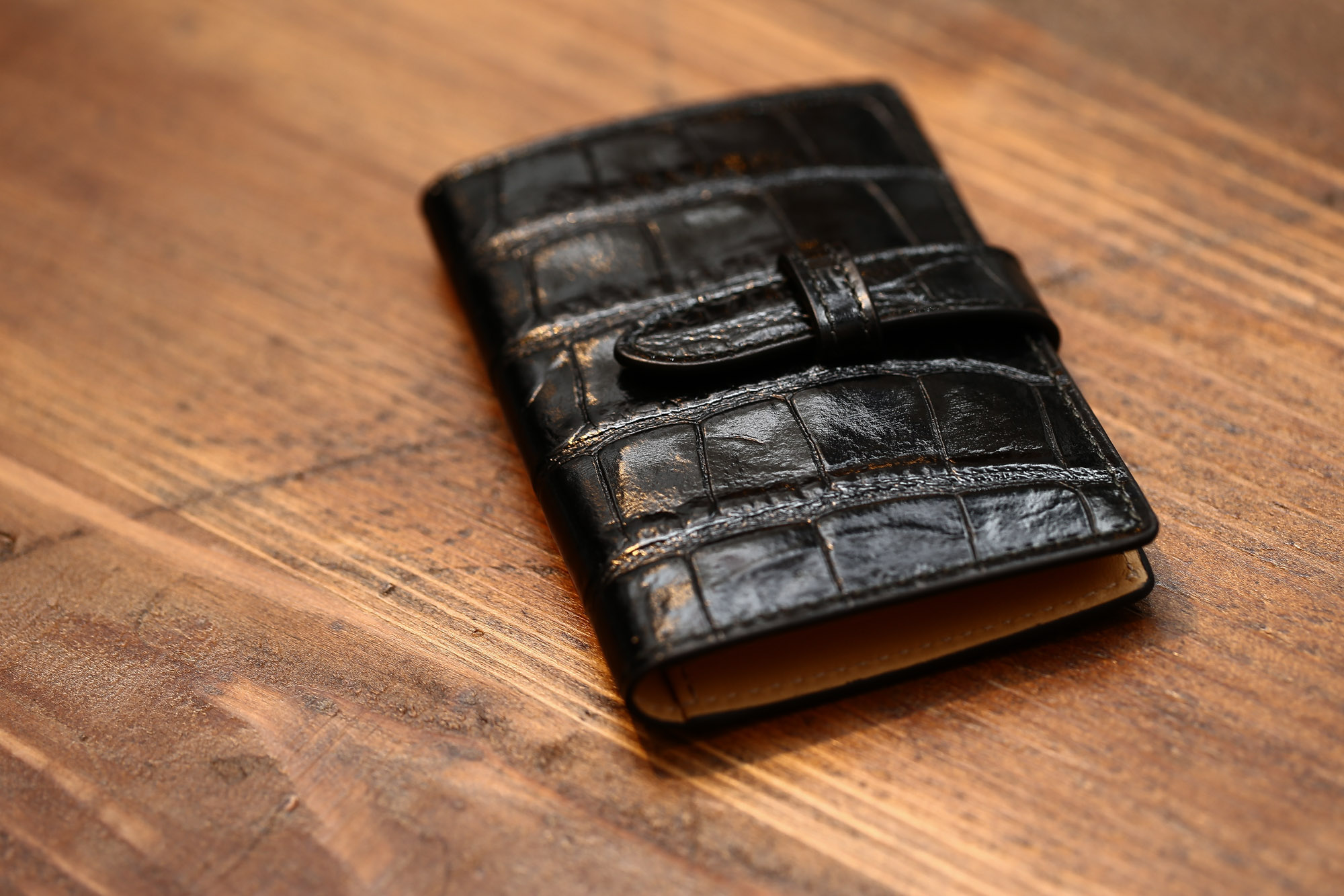 J&M DAVIDSON (ジェイアンドエムデヴィッドソン) VISIT CARD HOLDER (ヴィジット カード ホルダー) 7528 MOCK CROC (クロコダイル型押し) カードケース BLACK (ブラック・999) Made in spain (スペイン製) 2017 春夏新作 JMDAVIDSON ジェイエムデヴィッドソン 財布 カードケース JETSET 愛知 名古屋 Alto e Diritto アルト エ デリット バック カーニバル トートバック ウォレット