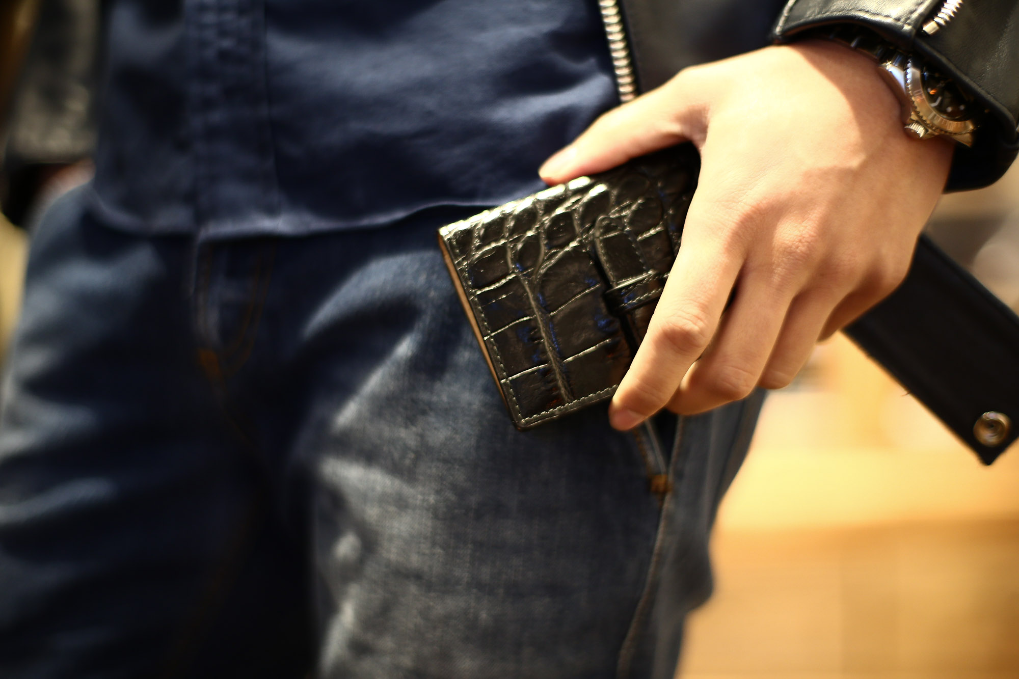 J&M DAVIDSON (ジェイアンドエムデヴィッドソン) VISIT CARD HOLDER (ヴィジット カード ホルダー) 7528 MOCK CROC (クロコダイル型押し) カードケース BLACK (ブラック・999) Made in spain (スペイン製) 2017 春夏新作  JMDAVIDSON ジェイエムデヴィッドソン 財布 カードケース JETSET 愛知 名古屋 Alto e Diritto アルト エ デリット  コーディネートスタイル