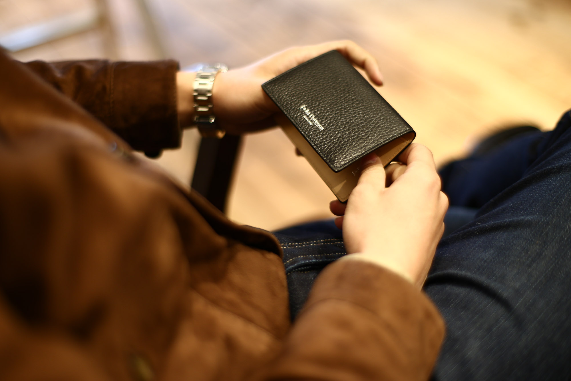 J&M DAVIDSON (ジェイアンドエムデヴィッドソン) VISIT CARD HOLDER WITH STUDS ヴィジット カード ホルダー ウィズスタッズ 10082N GRAIN LEATHER グレインレザー カードケース BLACK (ブラック・999) Made in spain (スペイン製) 2017 春夏新作  JMDAVIDSON ジェイエムデヴィッドソン 財布 カードケース JETSET 愛知 名古屋 Alto e Diritto アルト エ デリット  コーディネートスタイル