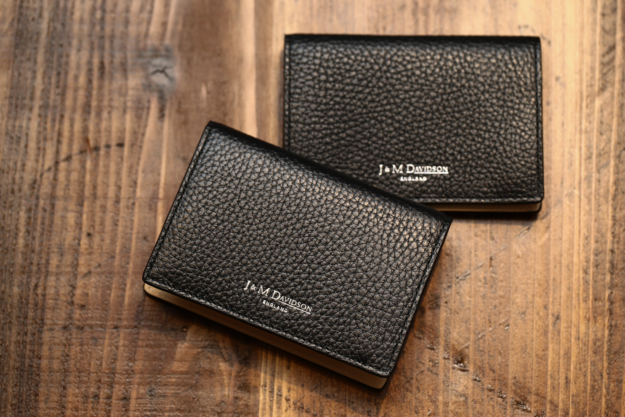 J&M DAVIDSON (ジェイアンドエムデヴィッドソン) VISIT CARD HOLDER WITH STUDS (ヴィジット カード ホルダー ウィズ スタッズ) 10082N GRAIN LEATHER (グレインレザー) カードケース BLACK (ブラック・999) Made in spain (スペイン製) 2017 春夏新作 JMDAVIDSON ジェイエムデヴィッドソン 財布 カードケース JETSET 愛知 名古屋 Alto e Diritto アルト エ デリット