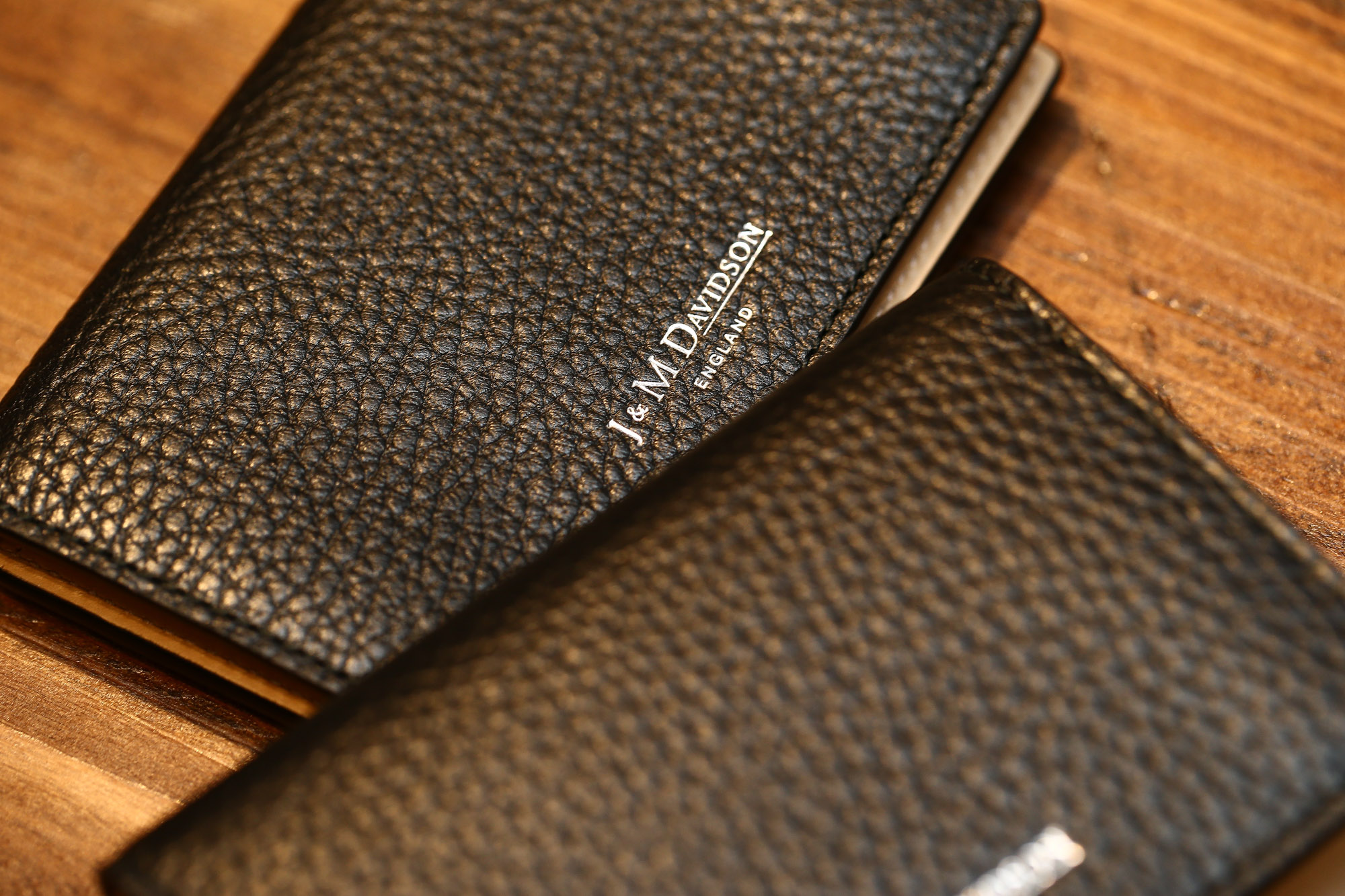 J&M DAVIDSON (ジェイアンドエムデヴィッドソン) VISIT CARD HOLDER WITH STUDS (ヴィジット カード ホルダー ウィズ スタッズ) 10082N GRAIN LEATHER (グレインレザー) カードケース BLACK (ブラック・999) Made in spain (スペイン製) 2017 春夏新作 JMDAVIDSON ジェイエムデヴィッドソン 財布 カードケース JETSET 愛知 名古屋 Alto e Diritto アルト エ デリット