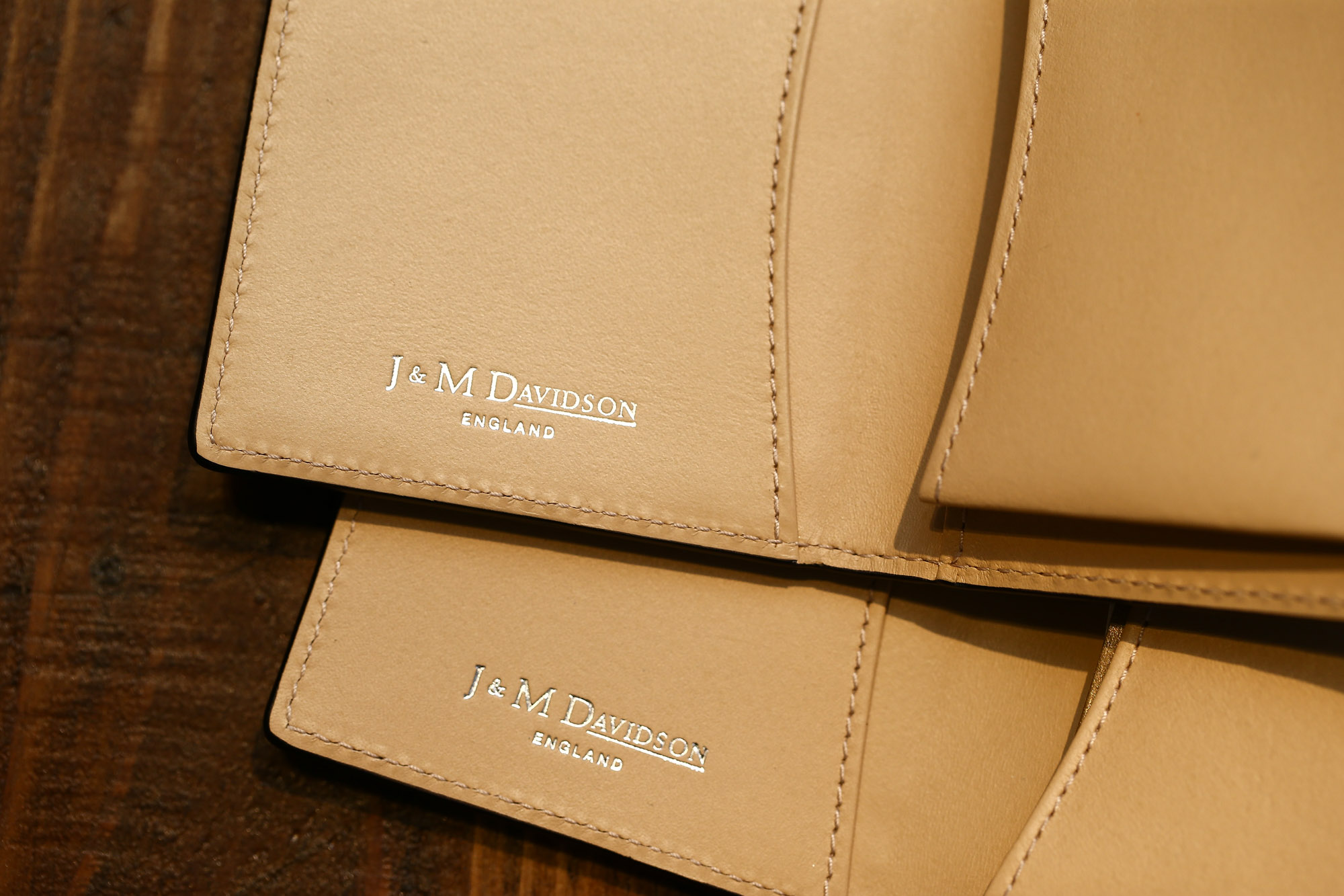 J&M DAVIDSON (ジェイアンドエムデヴィッドソン) VISIT CARD HOLDER WITH STUDS (ヴィジット カード ホルダー ウィズ スタッズ) 10082N GRAIN LEATHER (グレインレザー) カードケース BLACK (ブラック・999) Made in spain (スペイン製) 2017 春夏新作 JMDAVIDSON ジェイエムデヴィッドソン 財布 カードケース JETSET 愛知 名古屋 Alto e Diritto アルト エ デリット