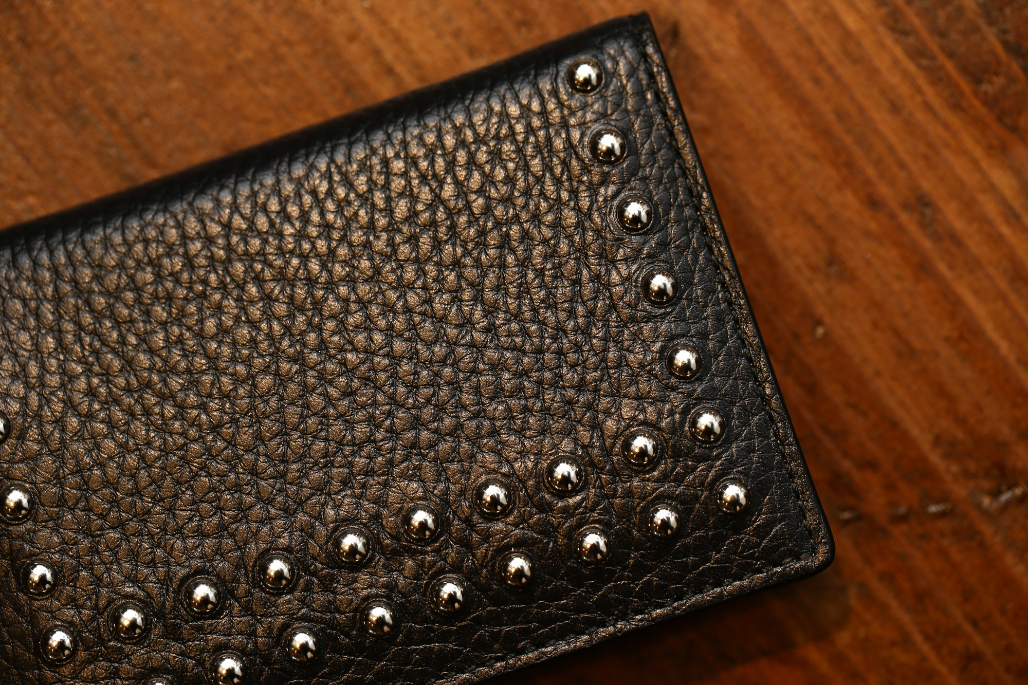 J&M DAVIDSON (ジェイアンドエムデヴィッドソン) VISIT CARD HOLDER WITH STUDS (ヴィジット カード ホルダー ウィズ スタッズ) 10082N GRAIN LEATHER (グレインレザー) カードケース BLACK (ブラック・999) Made in spain (スペイン製) 2017 春夏新作 JMDAVIDSON ジェイエムデヴィッドソン 財布 カードケース JETSET 愛知 名古屋 Alto e Diritto アルト エ デリット