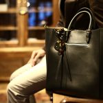 J&M DAVIDSON (ジェイアンドエムデヴィッドソン) 【OLIVIA TALL / オリヴィア トール】 1364 CALF LEATHER 1364 カーフレザー レザーバック レザートートバッグ BLACK (ブラック・999) Made in spain (スペイン製) 2017 春夏新作のイメージ