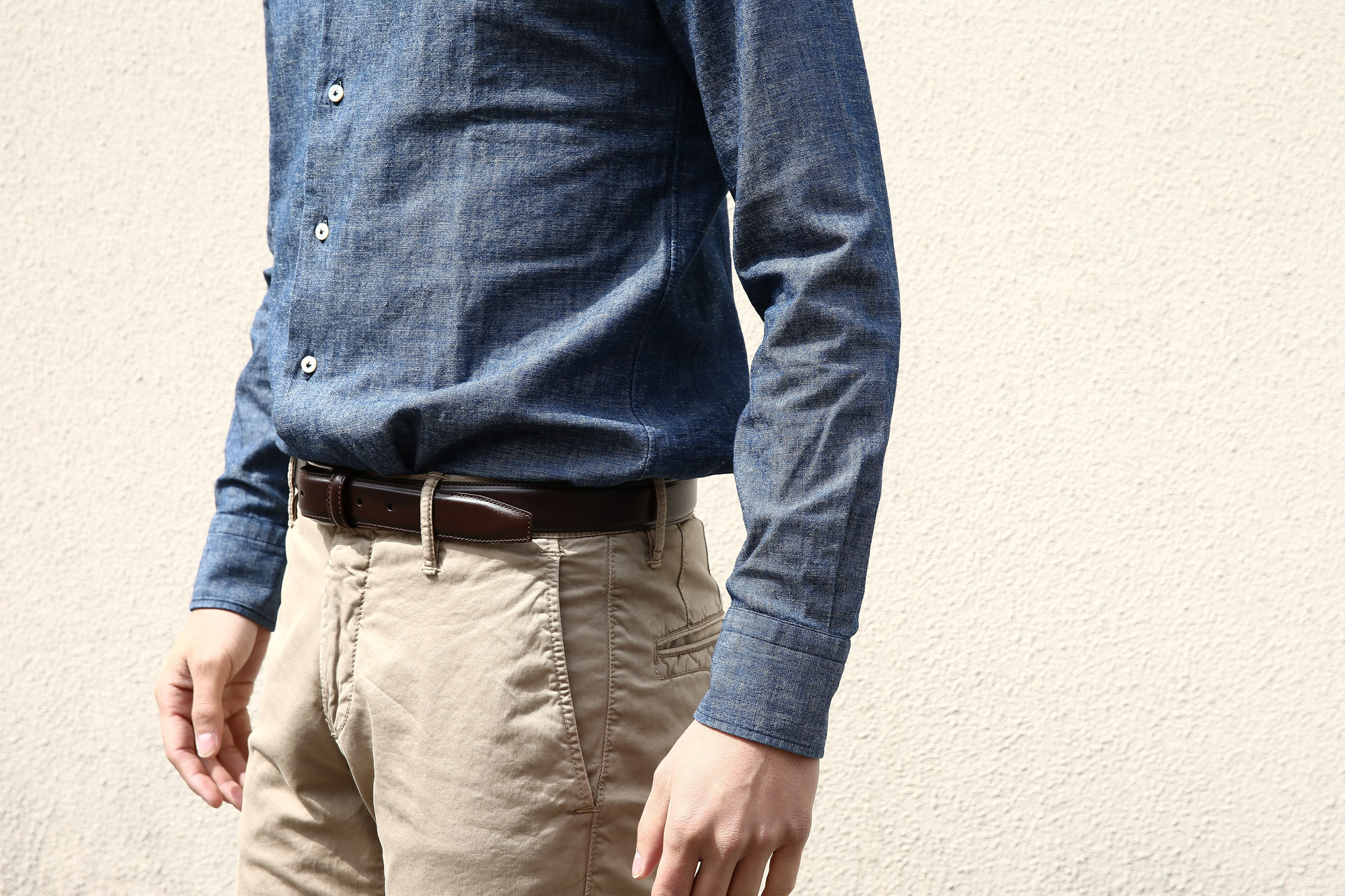 【ALESSANDRO GHERARDI / アレッサンドロゲラルディ】 Chambray Shirts カッタウェイ コットンリネン シャンブレーシャツ NAVY (ネイビー・690) made in italy(イタリア製) 2017春夏新作 のコーディネートスタイル。愛知 名古屋 Alto e Diritto アルト エ デリット alessandrogheradi シャンブレーシャツ