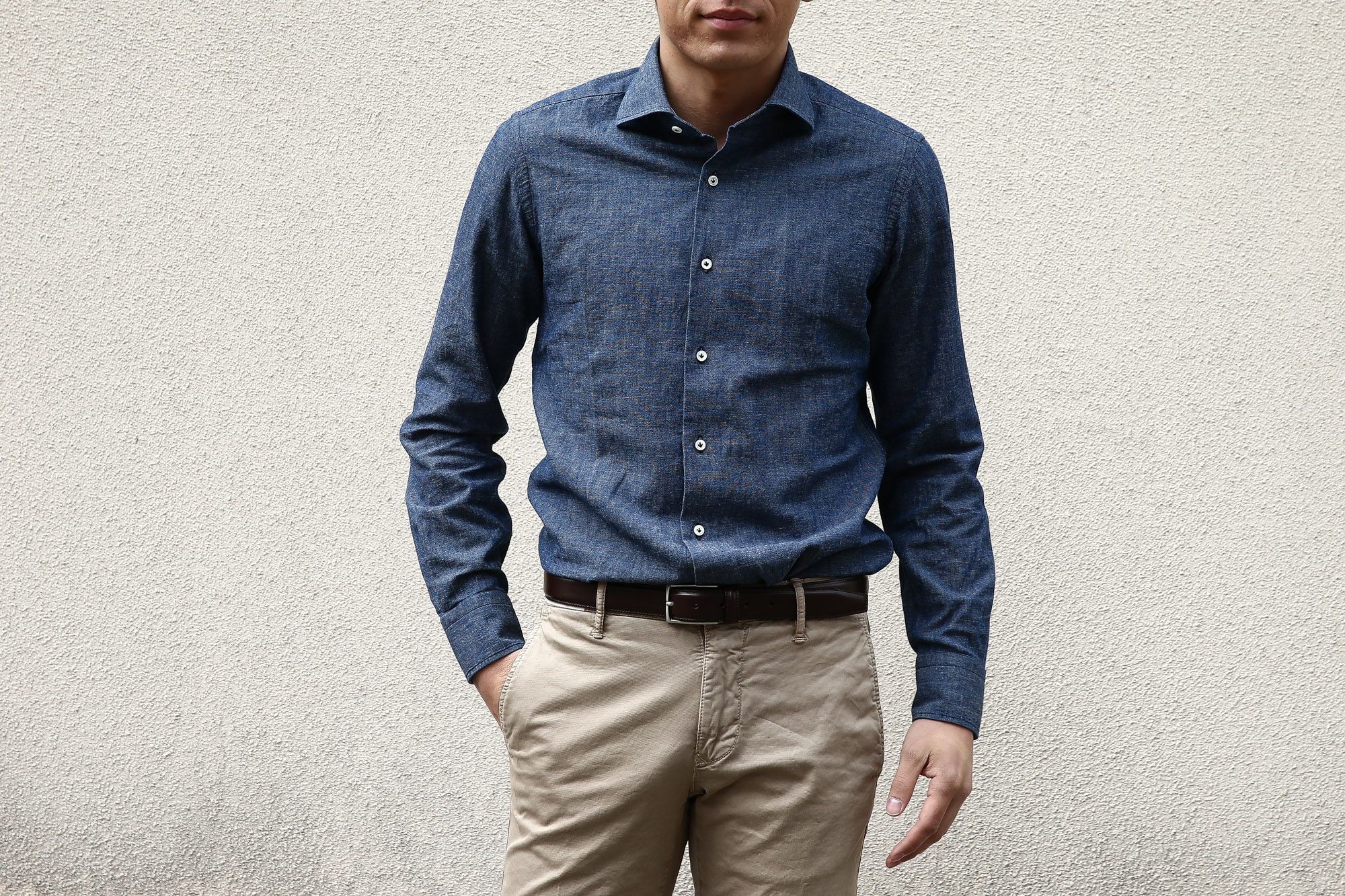 【ALESSANDRO GHERARDI / アレッサンドロゲラルディ】 Chambray Shirts カッタウェイ コットンリネン シャンブレーシャツ NAVY (ネイビー・690) made in italy(イタリア製) 2017春夏新作 のコーディネートスタイル。愛知 名古屋 Alto e Diritto アルト エ デリット alessandrogheradi シャンブレーシャツ