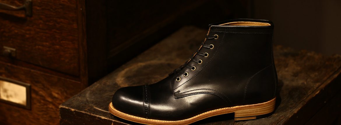 Cuervo (クエルボ) 【2017 AW NEW MODEL】 【Romeo / ロメオ】 Bridle Leather ブライドルレザー Goodyear Welt Process グッドイヤーウェルト製法 Double Leather Sole ダブルレザーソール セミドレスブーツ レザーブーツ ドレスシューズ BLACK (ブラック・BK) MADE IN JAPAN(日本製) 【2st sample】愛知 名古屋 ZODIAC ゾディアック クエルボ cuervo ブーツ ブライドルレザー 牛革 ブライドル ブーツ　コラボレート ヒロシツボウチ 坪内浩 エンツォボナフェ ボナフェ ベネチアンクリーム JOHN LOBB ジョンロブ CHURCH’S チャーチ JOSEPH CHEANEY ジョセフチーニー CORTHAY コルテ ALFRED SARGENT アルフレッドサージェント CROCKETT&JONES クロケットジョーンズ F.LLI GIACOMETTI フラテッリジャコメッティ ENZO BONAFE エンツォボナフェ BETTANIN&VENTURI ベッタニンヴェントゥーリ JALAN SRIWIJAYA ジャランスリウァヤ J.W.WESTON ジェイエムウエストン SANTONI サントーニ SERGIO ROSSI セルジオロッシ CARMINA カルミナ