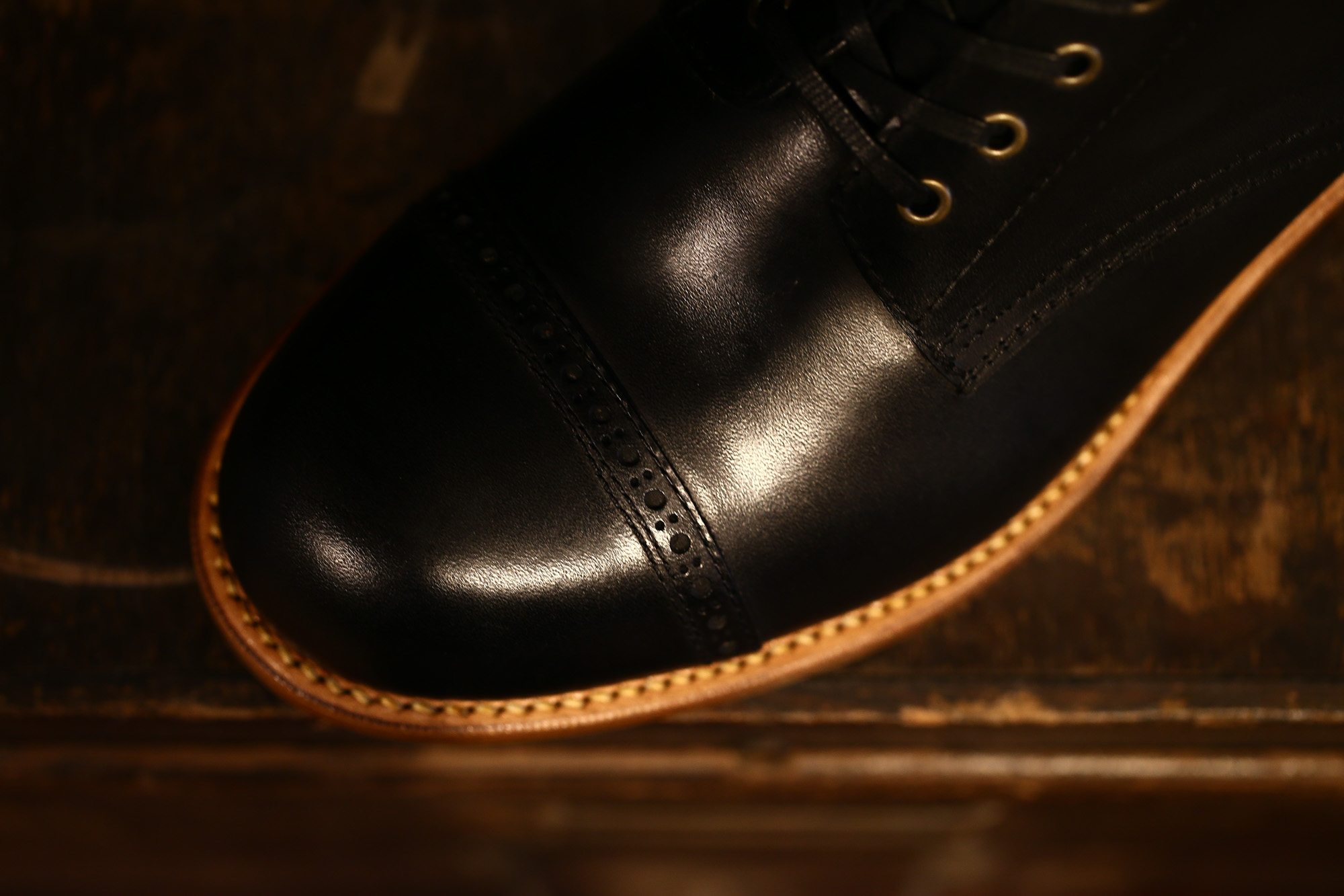 Cuervo (クエルボ) 【2017 AW NEW MODEL】 【Romeo / ロメオ】 Bridle Leather ブライドルレザー Goodyear Welt Process グッドイヤーウェルト製法 Double Leather Sole ダブルレザーソール セミドレスブーツ レザーブーツ ドレスシューズ BLACK (ブラック・BK) MADE IN JAPAN(日本製) 【2st sample】愛知 名古屋 Alto e Diritto アルト エ デリット クエルボ cuervo ブーツ ブライドルレザー 牛革 ブライドル ブーツ　コラボレート ヒロシツボウチ 坪内浩 エンツォボナフェ ボナフェ ベネチアンクリーム JOHN LOBB ジョンロブ CHURCH’S チャーチ JOSEPH CHEANEY ジョセフチーニー CORTHAY コルテ ALFRED SARGENT アルフレッドサージェント CROCKETT&JONES クロケットジョーンズ F.LLI GIACOMETTI フラテッリジャコメッティ ENZO BONAFE エンツォボナフェ BETTANIN&VENTURI ベッタニンヴェントゥーリ JALAN SRIWIJAYA ジャランスリウァヤ J.W.WESTON ジェイエムウエストン SANTONI サントーニ SERGIO ROSSI セルジオロッシ CARMINA カルミナ