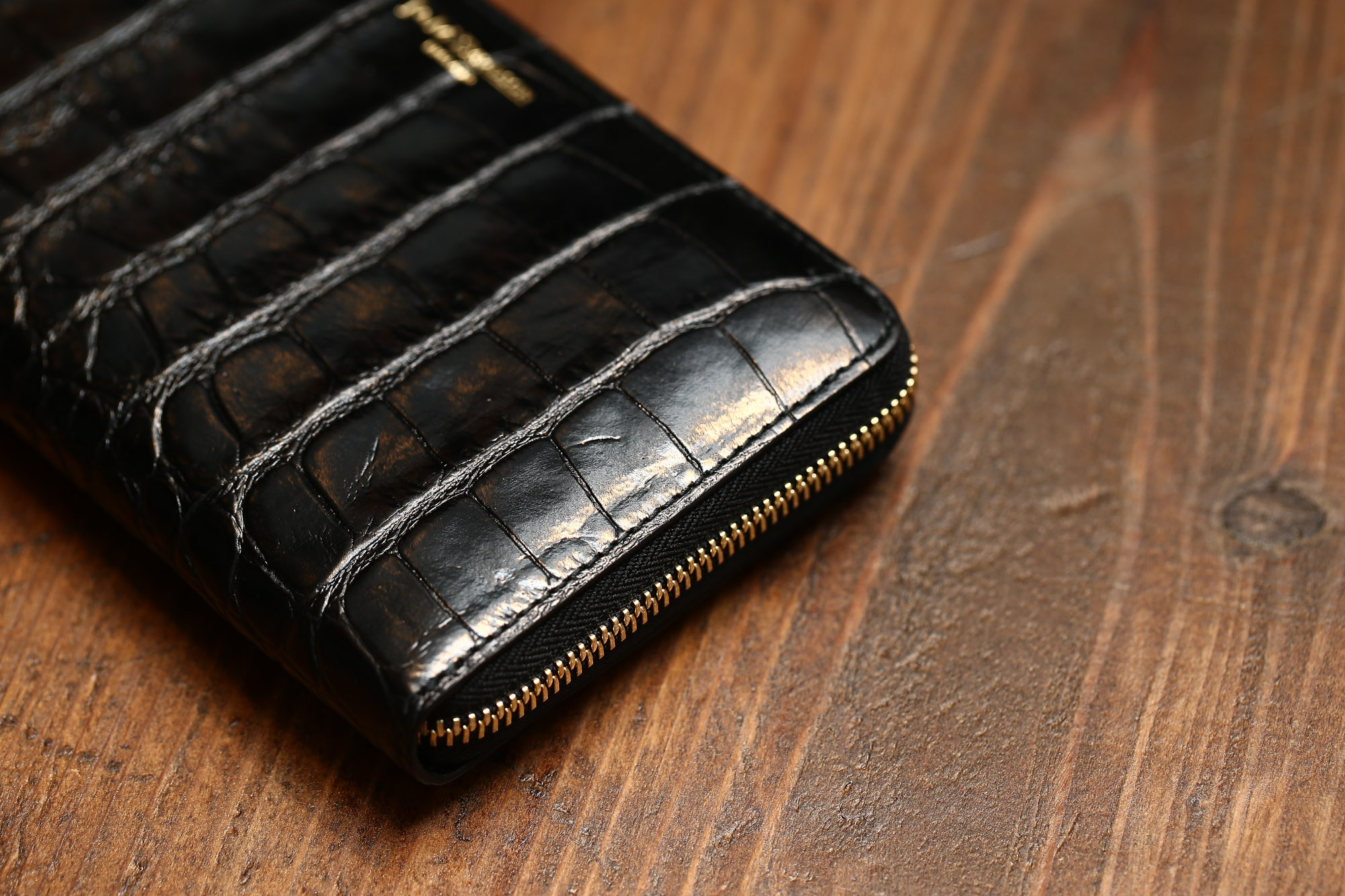 J&M DAVIDSON (ジェイアンドエムデヴィッドソン) L ZIP WALLET (L ジップ　ウォレット) 10011 MOCK CROC (クロコダイル型押し) 長財布 ウォレット BLACK (ブラック・999) Made in spain (スペイン製) 2017 春夏新作 愛知 名古屋 Alto e Diritto アルト エ デリットjmdavidson ジェイエムデヴォッドソン 