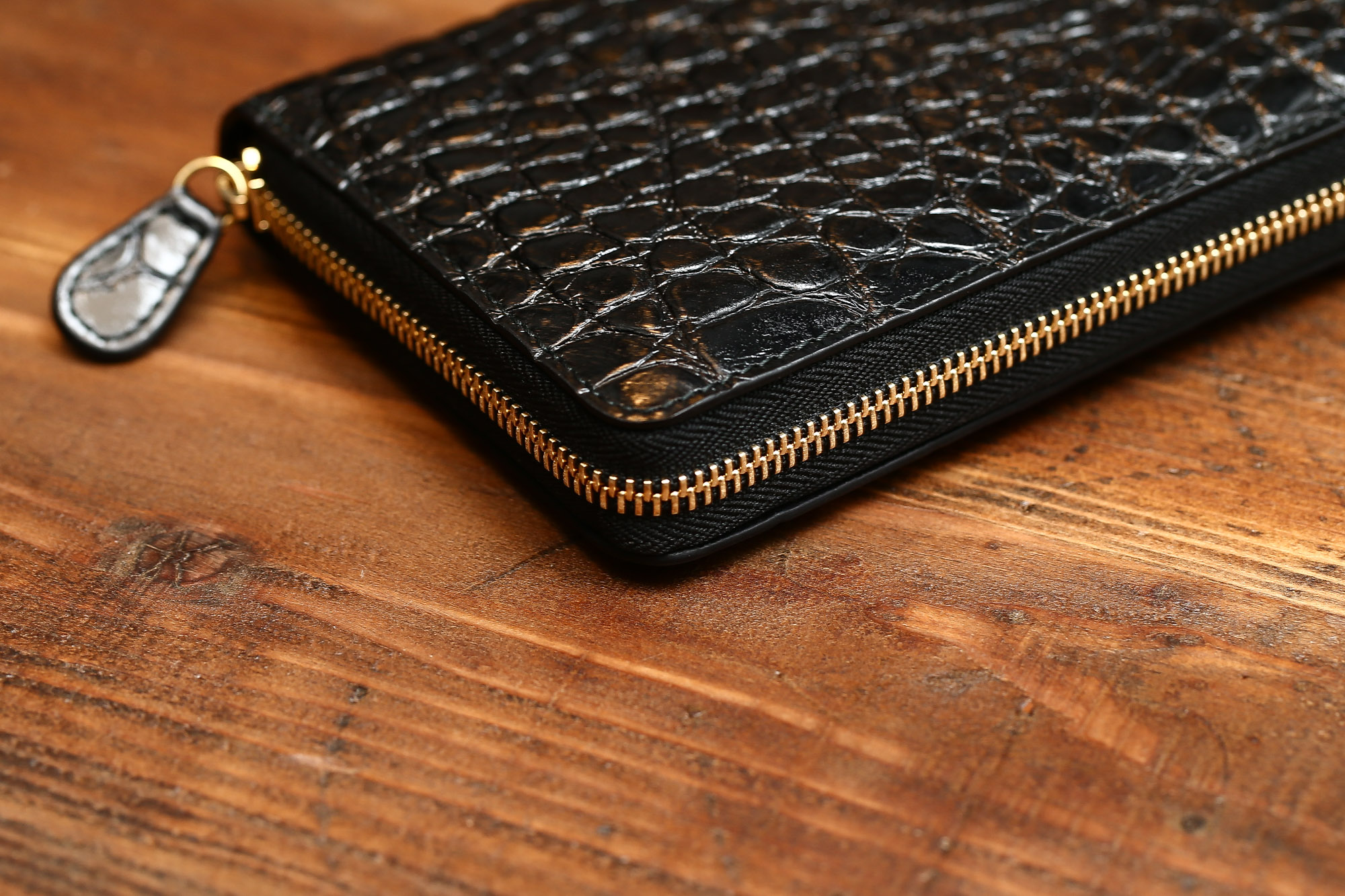 J&M DAVIDSON (ジェイアンドエムデヴィッドソン) L ZIP WALLET (L ジップ　ウォレット) 10011 MOCK CROC (クロコダイル型押し) 長財布 ウォレット BLACK (ブラック・999) Made in spain (スペイン製) 2017 春夏新作 愛知 名古屋 Alto e Diritto アルト エ デリットjmdavidson ジェイエムデヴォッドソン 