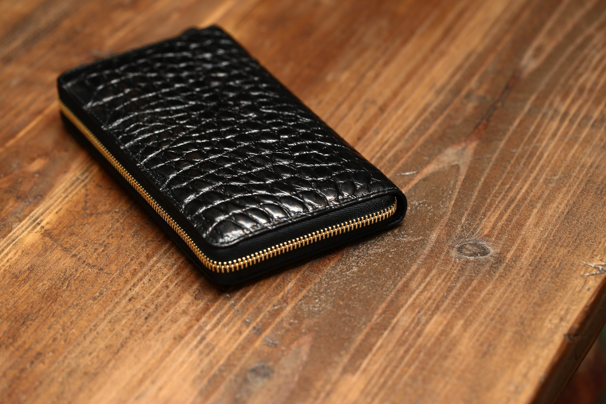 J&M DAVIDSON (ジェイアンドエムデヴィッドソン) L ZIP WALLET (L ジップ　ウォレット) 10011 MOCK CROC (クロコダイル型押し) 長財布 ウォレット BLACK (ブラック・999) Made in spain (スペイン製) 2017 春夏新作 愛知 名古屋 Alto e Diritto アルト エ デリットjmdavidson ジェイエムデヴォッドソン 