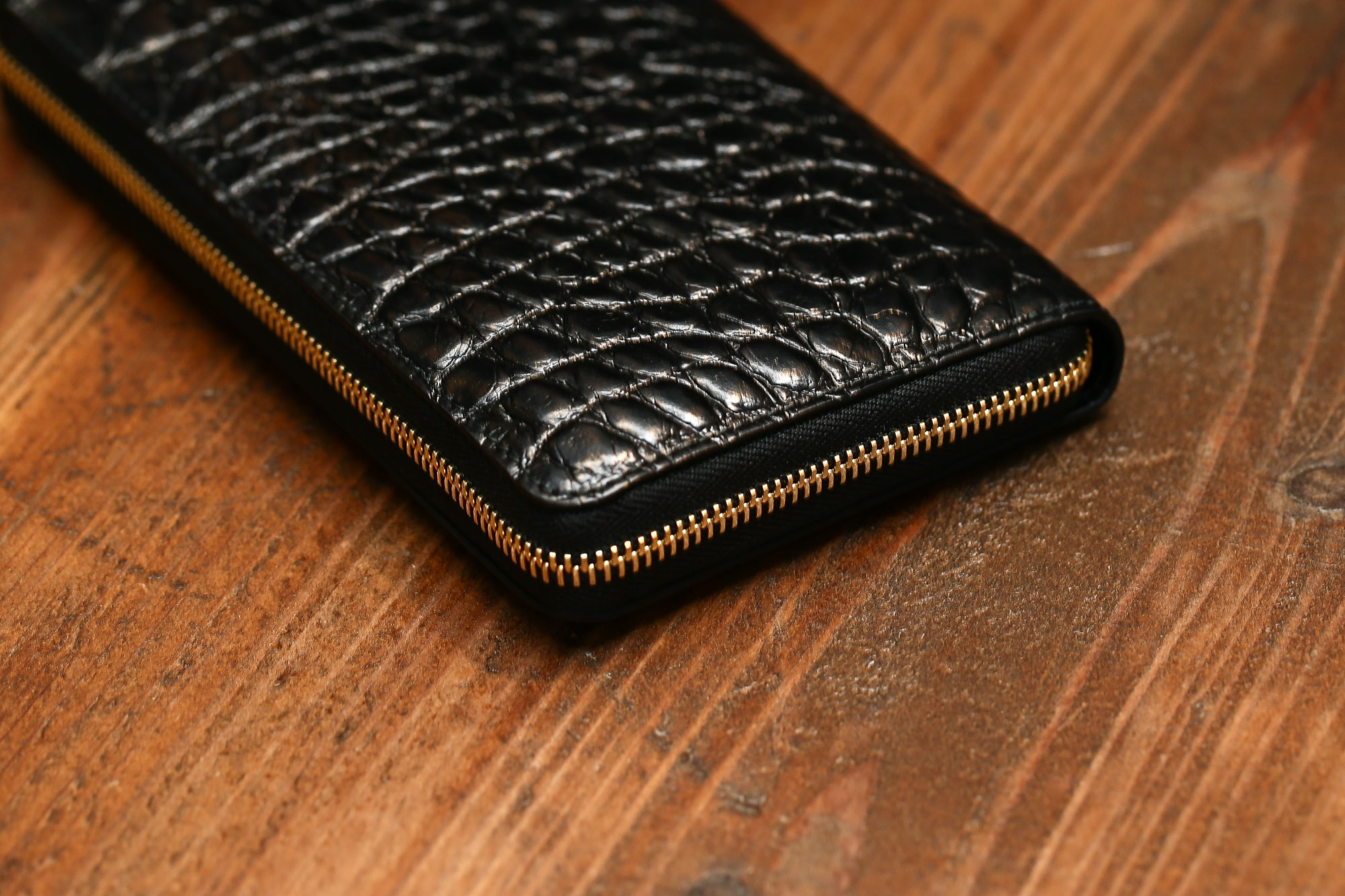 J&M DAVIDSON (ジェイアンドエムデヴィッドソン) L ZIP WALLET (L ジップ　ウォレット) 10011 MOCK CROC (クロコダイル型押し) 長財布 ウォレット BLACK (ブラック・999) Made in spain (スペイン製) 2017 春夏新作 愛知 名古屋 Alto e Diritto アルト エ デリットjmdavidson ジェイエムデヴォッドソン 