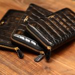 J&M DAVIDSON (ジェイアンドエムデヴィッドソン) L ZIP WALLET (L ジップ ウォレット) 10011 MOCK CROC (クロコダイル型押し) 長財布 ウォレット BLACK (ブラック・999) Made in spain (スペイン製) 2017 春夏新作のイメージ