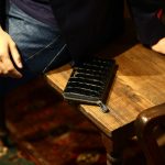 【J&M DAVIDSON / ジェイアンドエムデヴィッドソン】 L ZIP WALLET (L ジップ　ウォレット) 10011 MOCK CROC (クロコダイル型押し) 長財布 ウォレット BLACK (ブラック・999) Made in spain (スペイン製) 2017 春夏新作のイメージ