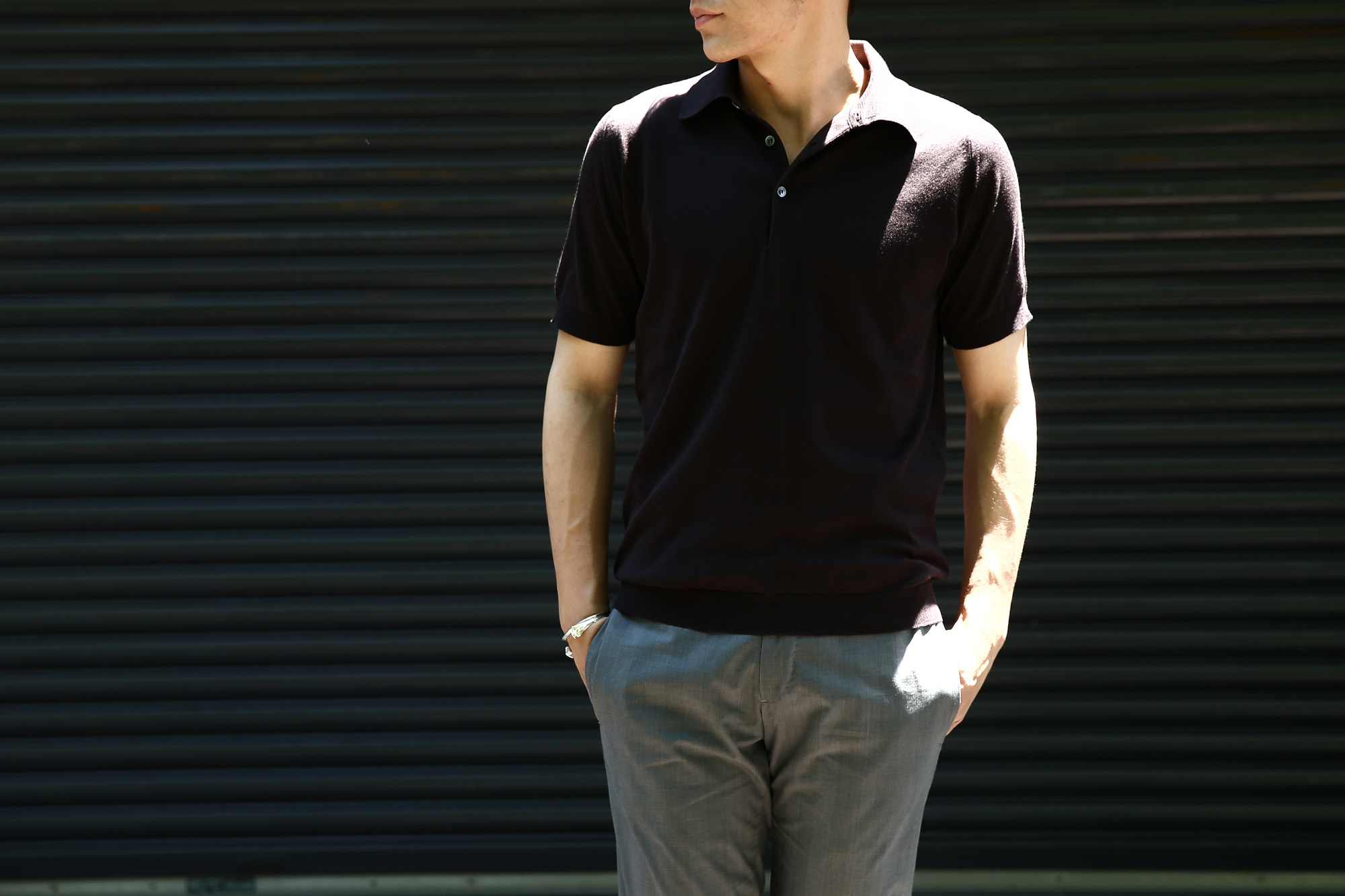 JOHN SMEDLEY (ジョンスメドレー) S3798 Polo Shirt SEA ISLAND COTTON (シーアイランドコットン) ポロシャツ DARK LEATHER (ダークレザー)  Made in England (イギリス製) 2017 春夏新作  のコーディネートスタイル。愛知 名古屋 Alto e Diritto アルト エ デリット johnsmedley poloshirts ポロシャツ シーアイランド ジョンスメ スメドレー