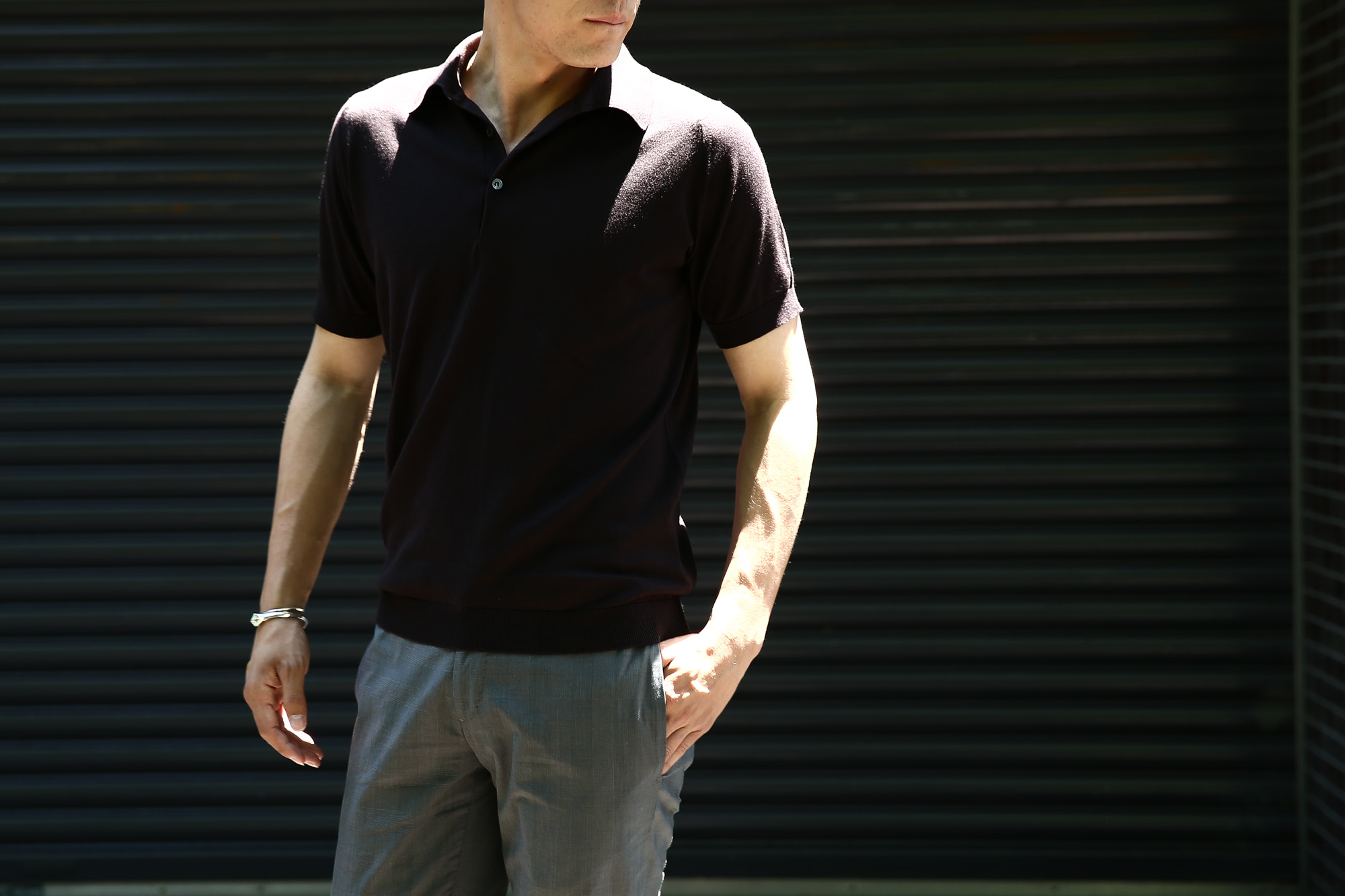 JOHN SMEDLEY (ジョンスメドレー) S3798 Polo Shirt SEA ISLAND COTTON (シーアイランドコットン) ポロシャツ DARK LEATHER (ダークレザー)  Made in England (イギリス製) 2017 春夏新作  のコーディネートスタイル。愛知 名古屋 Alto e Diritto アルト エ デリット johnsmedley poloshirts ポロシャツ シーアイランド ジョンスメ スメドレー