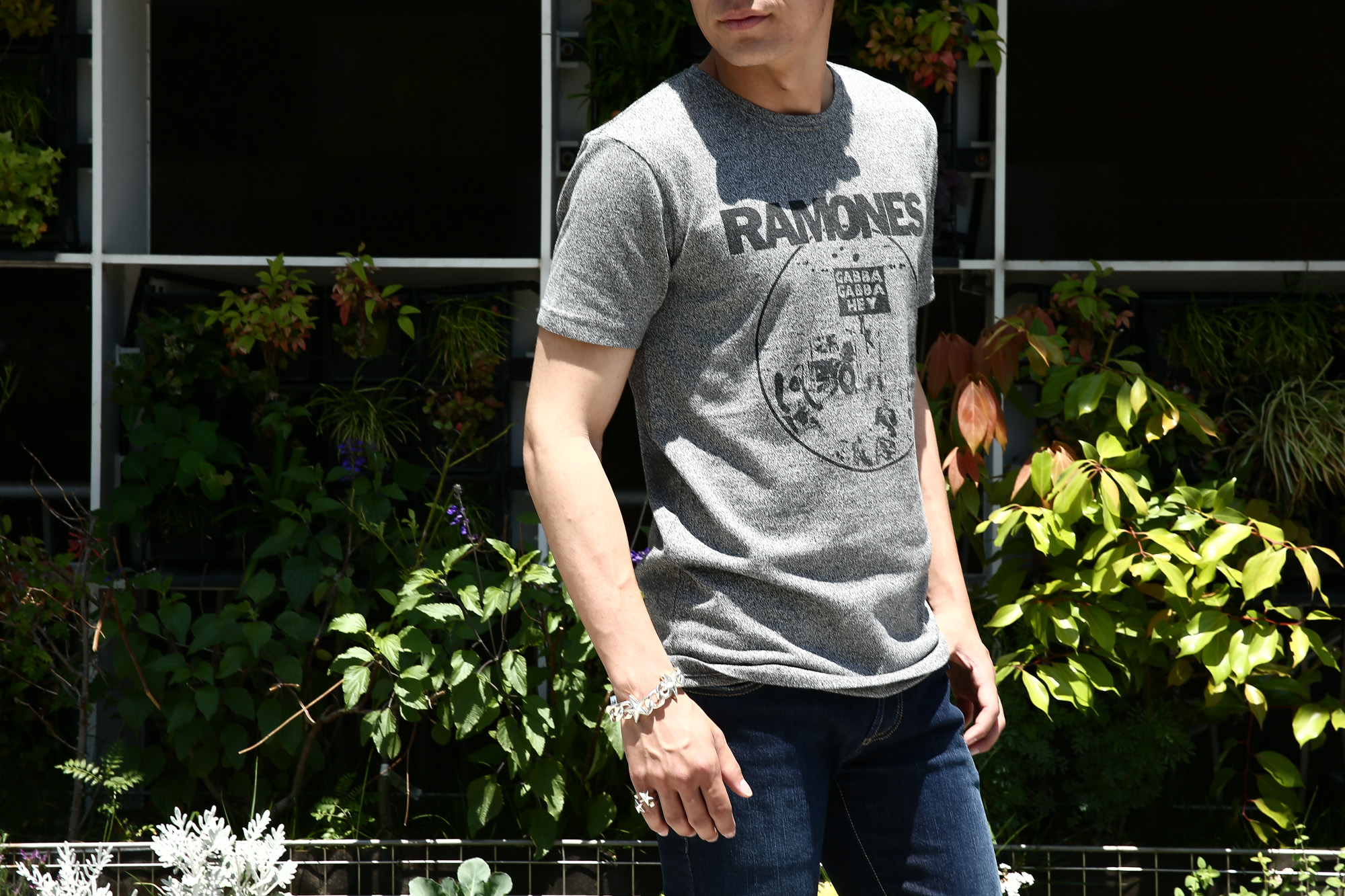 【Worn By / ウォーンバイ】 GABBA GABBA HEY RAMONES ガバガバヘイ ラモーンズ 復刻オフィシャルライセンスTシャツ ロックTシャツ バンドTシャツ FLINT GREY (フリントグレー) 2017 春夏新作 のコーディネート。愛知 名古屋 Alto e Diritto アルト エ デリット wornby ウォーンバイ bandtee rocktee パンクバンド leave home pinhead ボーカルジョーイ