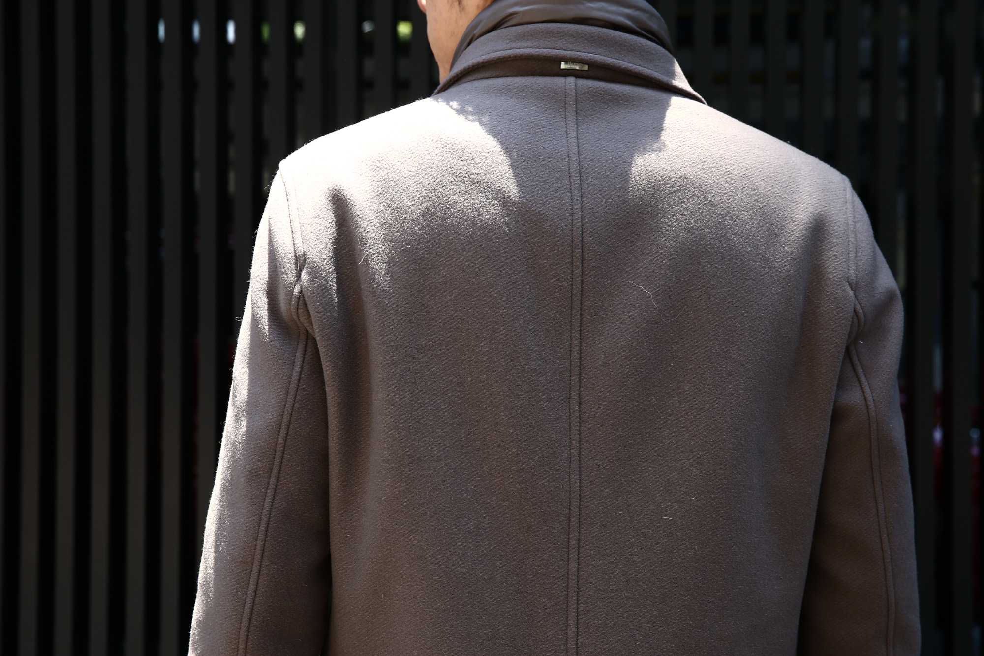 HERNO(ヘルノ) CA0045U Chester coat チェスターコート LANA DIAGONALE NYLON ULTRALIGHT 中綿入り ウールチェスターコート LIGHT BROWN (ライトブラウン・2700) Made in italy (イタリア製) 2017 秋冬 のコーディネートスタイル。愛知 名古屋 Alto e Diritto アルト エ デリット herno ヘルノ ダウンコート ビジネススタイル