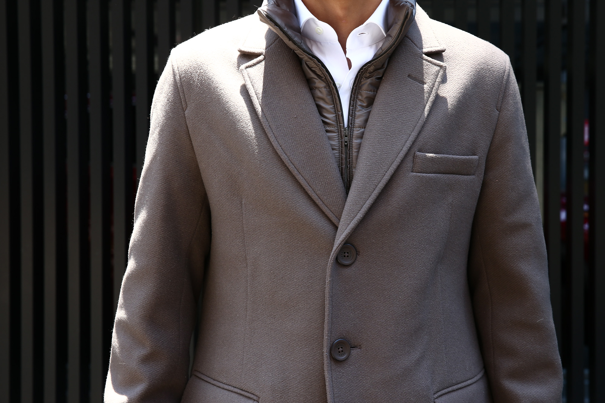 HERNO(ヘルノ) CA0045U Chester coat チェスターコート LANA DIAGONALE NYLON ULTRALIGHT 中綿入り ウールチェスターコート LIGHT BROWN (ライトブラウン・2700) Made in italy (イタリア製) 2017 秋冬 のコーディネートスタイル。愛知 名古屋 Alto e Diritto アルト エ デリット herno ヘルノ ダウンコート ビジネススタイル