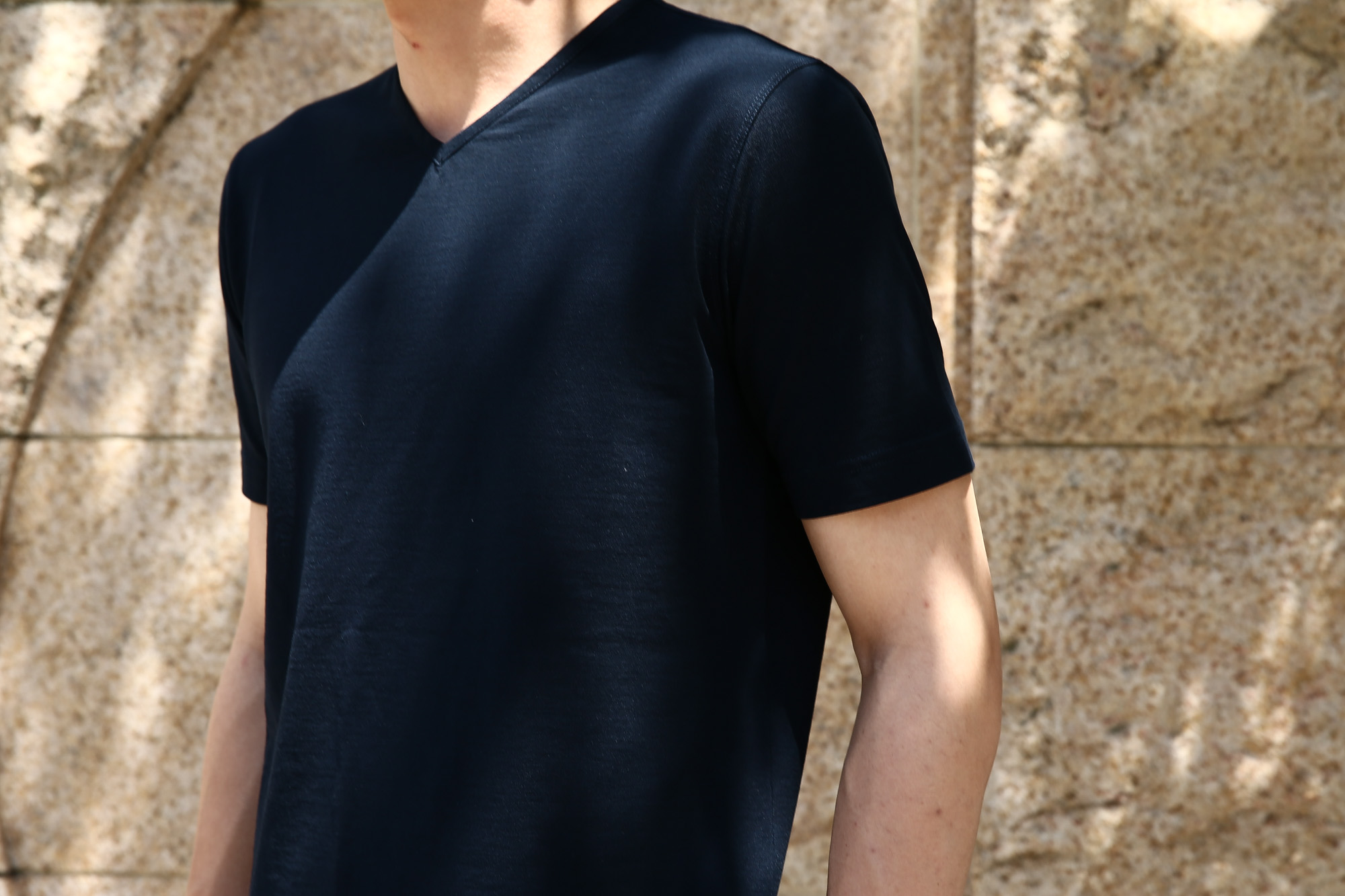 ZANONE (ザノーネ) V-neck T-shirt ice cotton アイスコットン 810237 Z0380 VネックTシャツ NAVY(ネイビー・Z0542) MADE IN ITALY(イタリア製) 2017 春夏新作 のコーディネートスタイル。愛知 名古屋 Alto e Diritto アルト エ デリット zanone ザノーネ アイスコットン