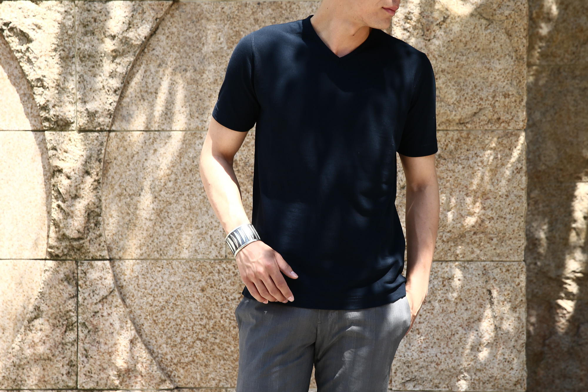 ZANONE (ザノーネ) V-neck T-shirt ice cotton アイスコットン 810237 Z0380 VネックTシャツ NAVY(ネイビー・Z0542) MADE IN ITALY(イタリア製) 2017 春夏新作 のコーディネートスタイル。愛知 名古屋 Alto e Diritto アルト エ デリット zanone ザノーネ アイスコットン