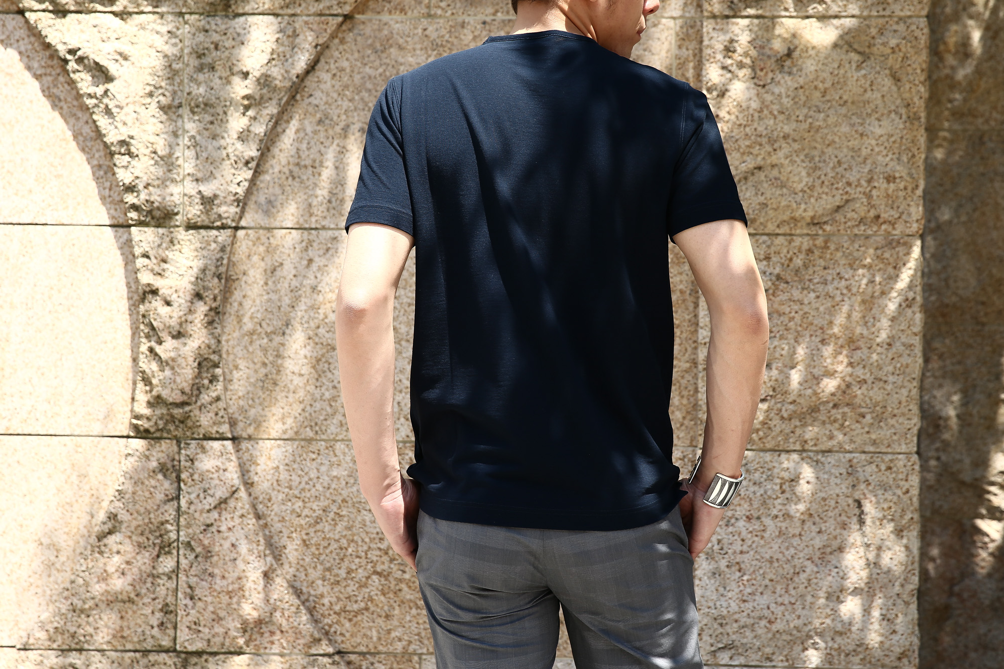 ZANONE (ザノーネ) V-neck T-shirt ice cotton アイスコットン 810237 Z0380 VネックTシャツ NAVY(ネイビー・Z0542) MADE IN ITALY(イタリア製) 2017 春夏新作 のコーディネートスタイル。愛知 名古屋 Alto e Diritto アルト エ デリット zanone ザノーネ アイスコットン