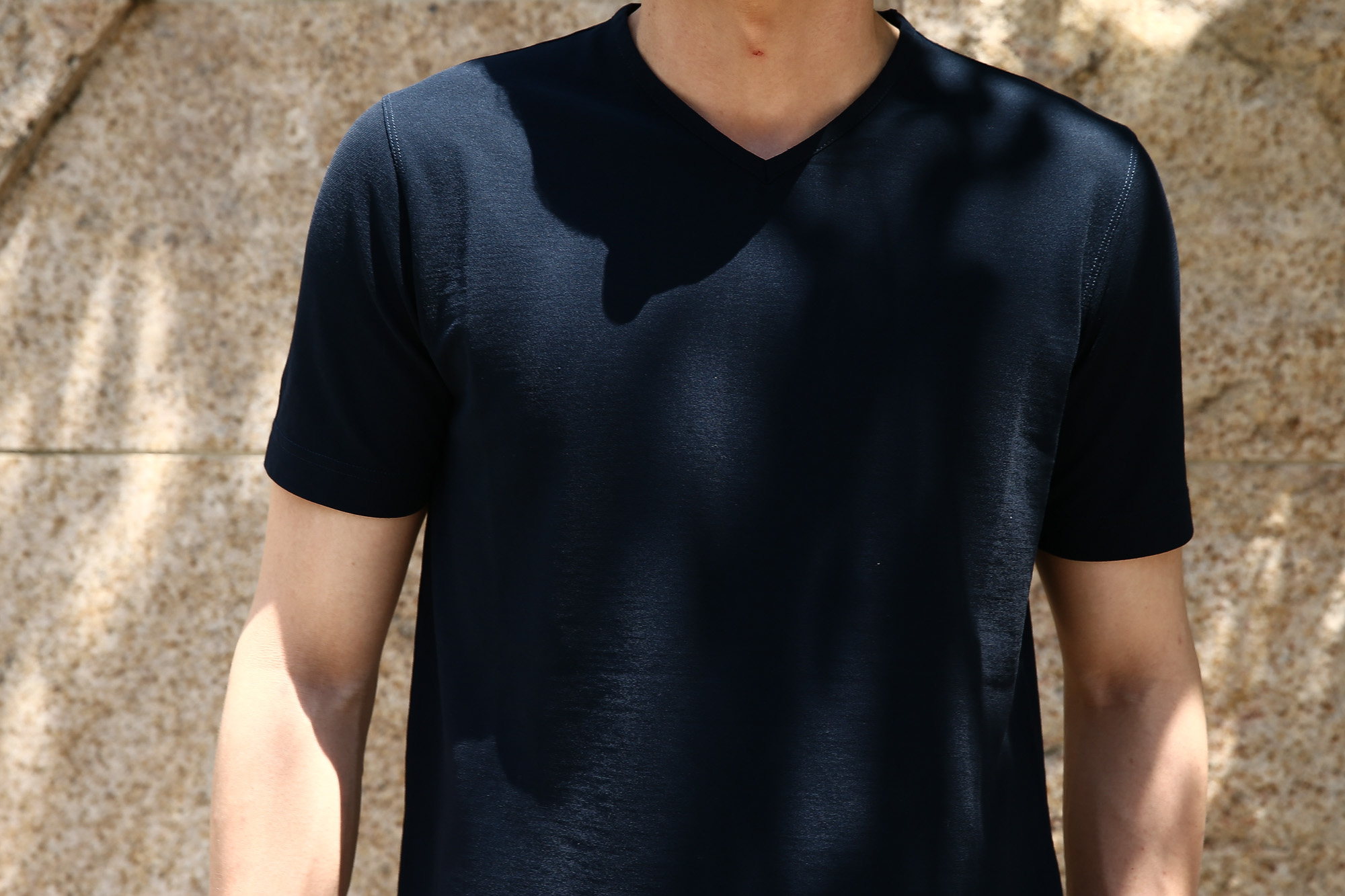 ZANONE (ザノーネ) V-neck T-shirt ice cotton アイスコットン 810237 Z0380 VネックTシャツ NAVY(ネイビー・Z0542) MADE IN ITALY(イタリア製) 2017 春夏新作 のコーディネートスタイル。愛知 名古屋 Alto e Diritto アルト エ デリット zanone ザノーネ アイスコットン