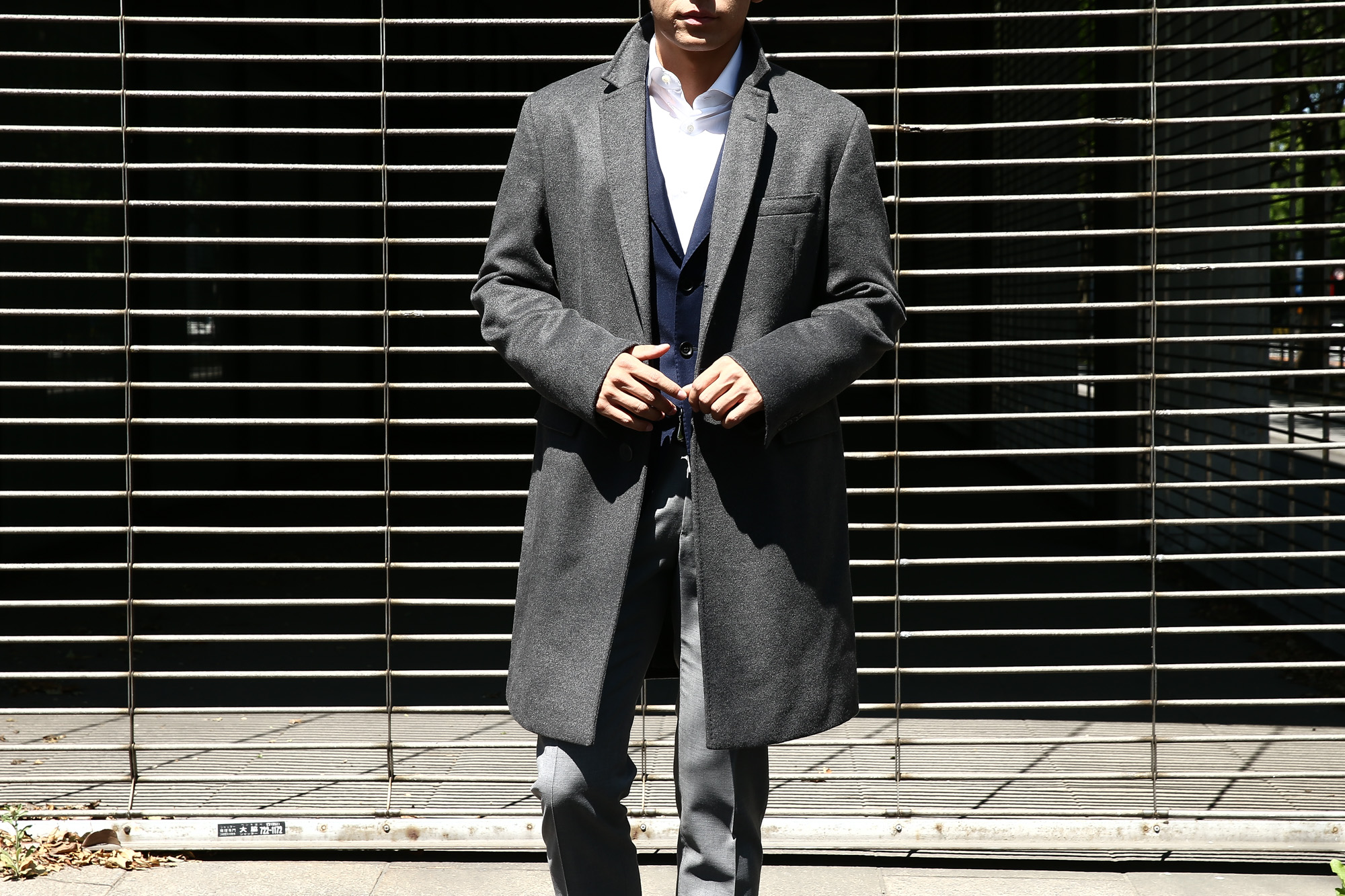 【HERNO / ヘルノ】 CA0058U Cashmere Chester coat カシミア チェスターコート PIACENZA ピアツェンツァ CASHMERE DROPGLIDE NYLON ULTRALIGHT 中綿入り カシミア チェスターコート CHARCOAL (チャコール・9400) Made in italy (イタリア製) 2017 秋冬　のコーディネートスタイル。愛知 名古屋 Alto e Diritto アルト エ デリット herno ヘルノ ダウンコート ビジネススタイル